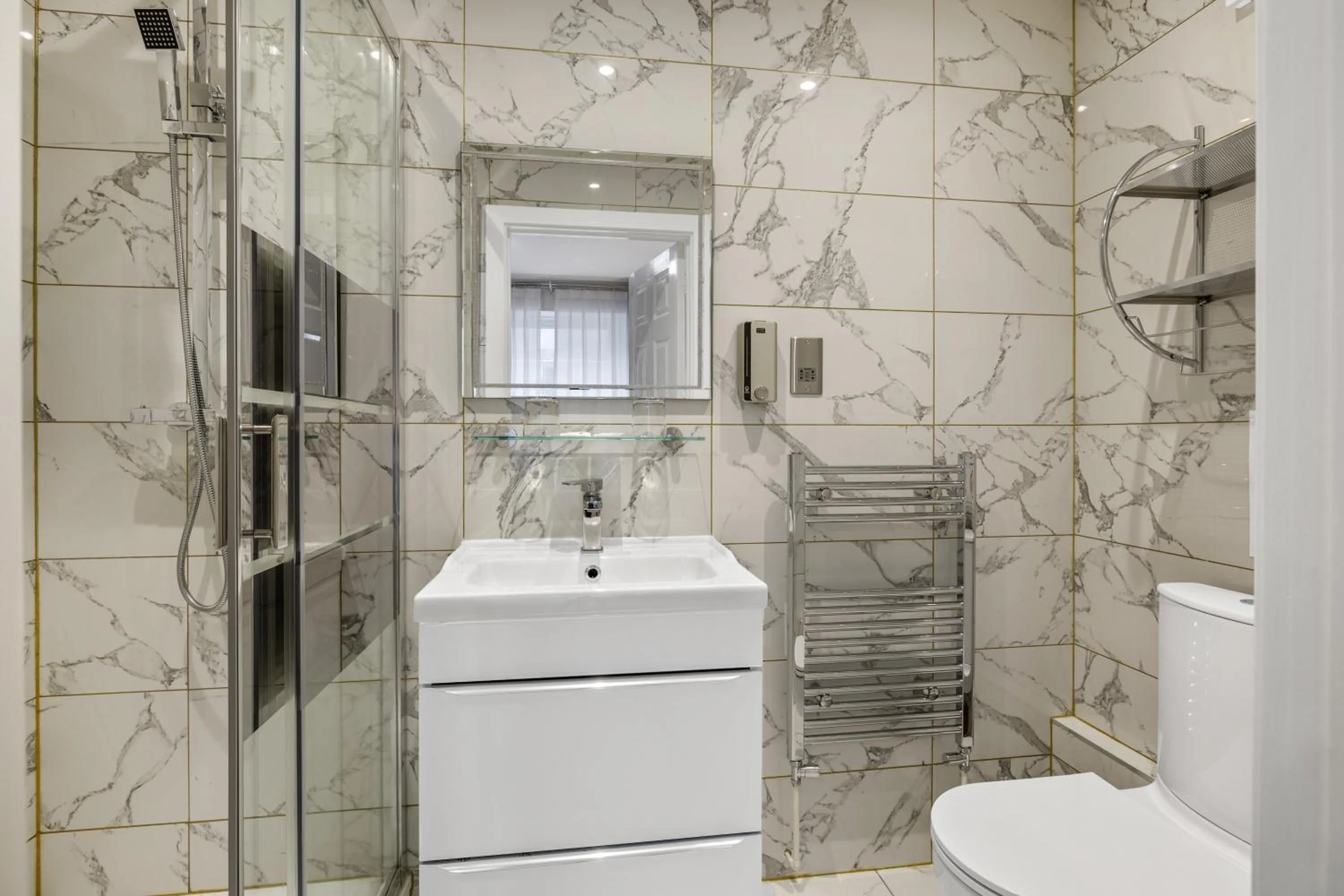 Bathroom in Drake Hotel Plymouth