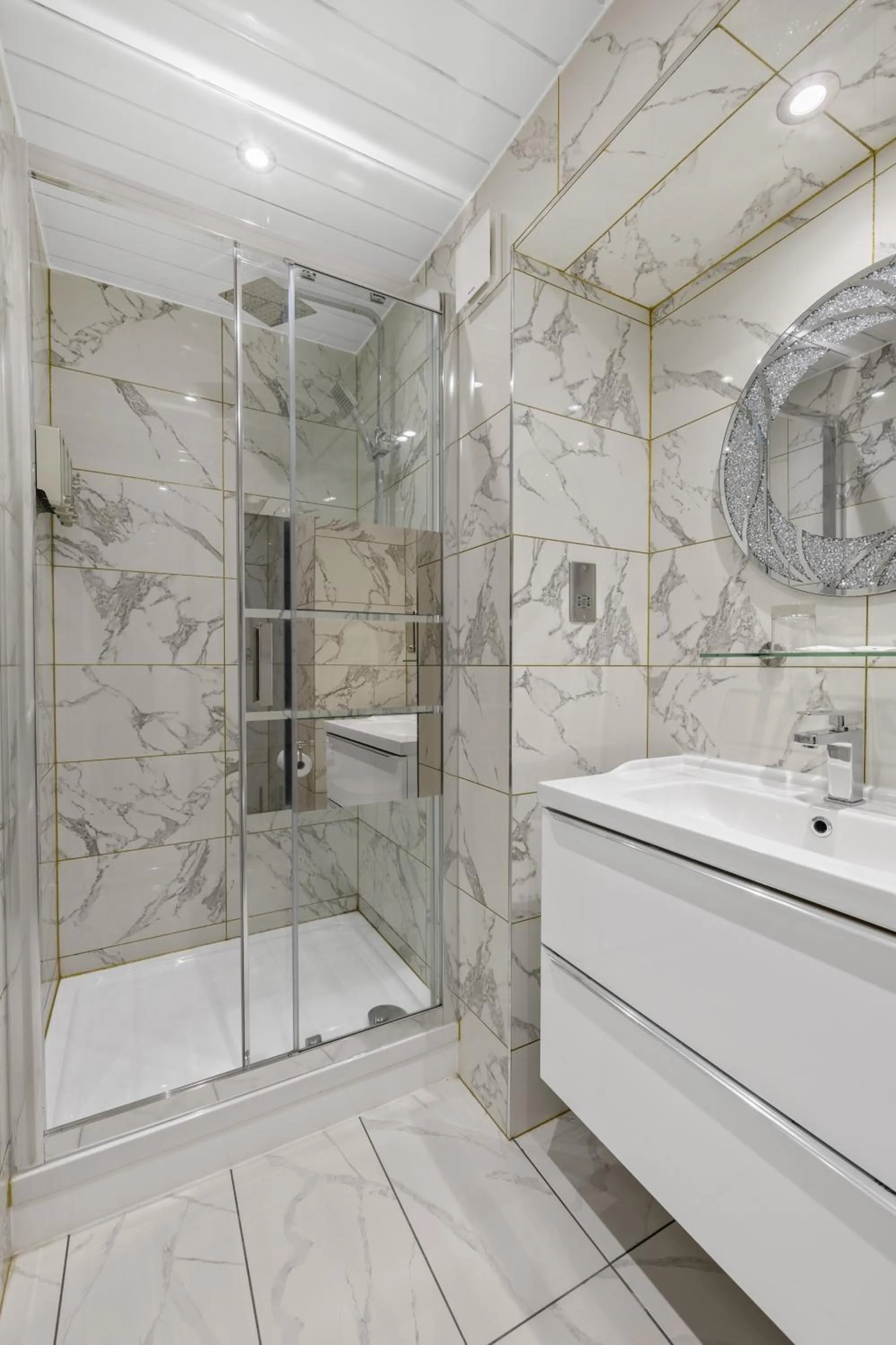 Bathroom in Drake Hotel Plymouth