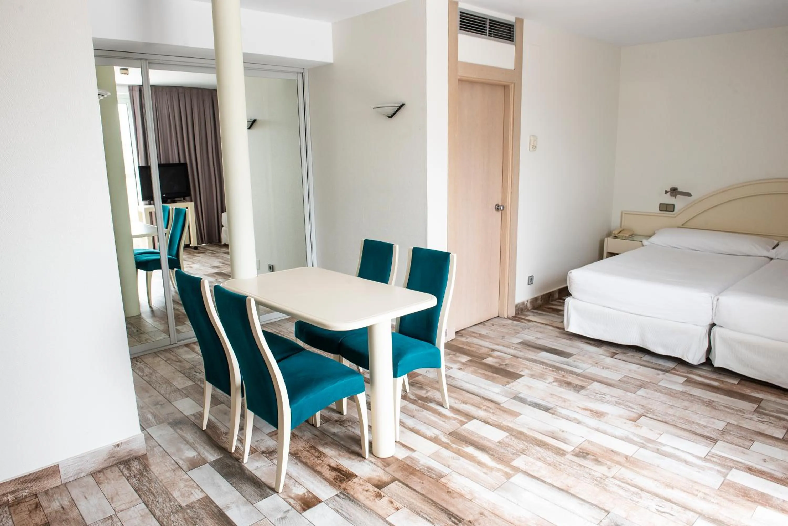 Photo of the whole room, Bed in Hotel Palacio del Mar