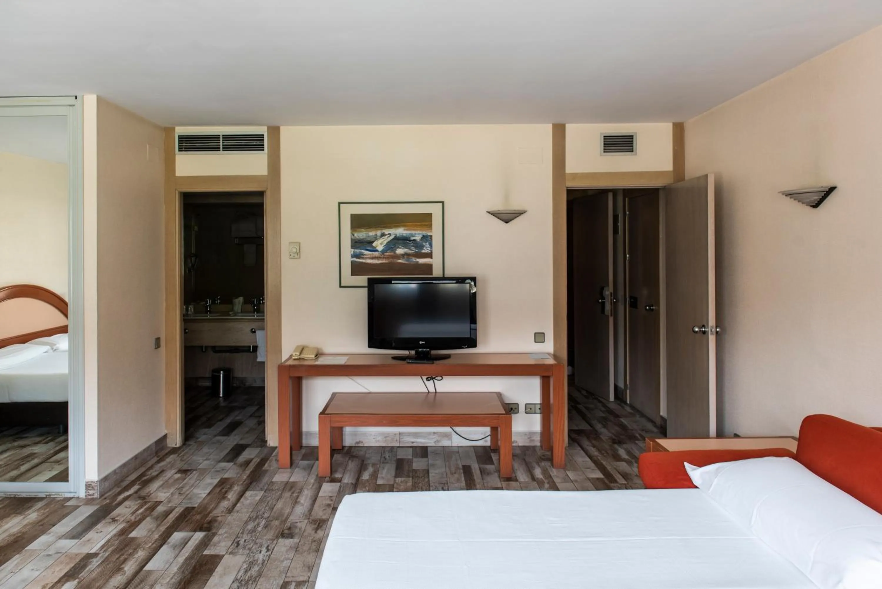 Photo of the whole room, Bed in Hotel Palacio del Mar