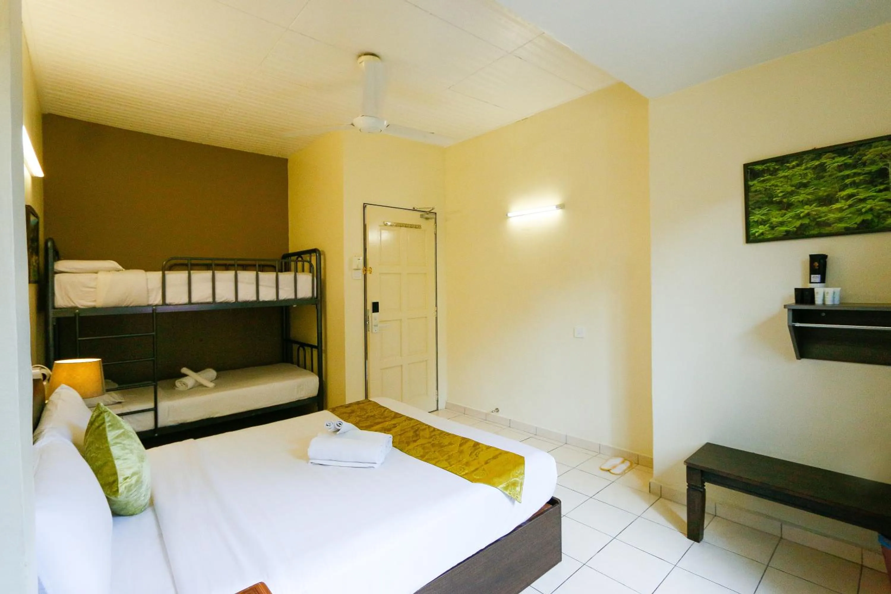 Bedroom, Bed in Golden Lodge