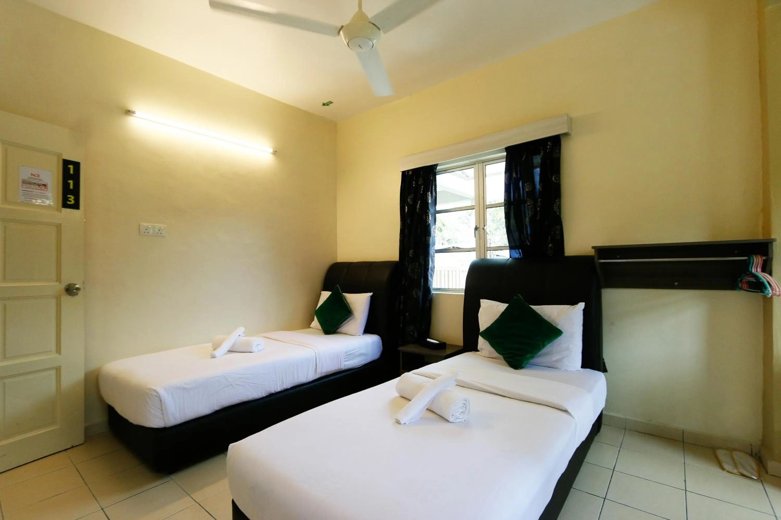 Bedroom, Bed in Golden Lodge