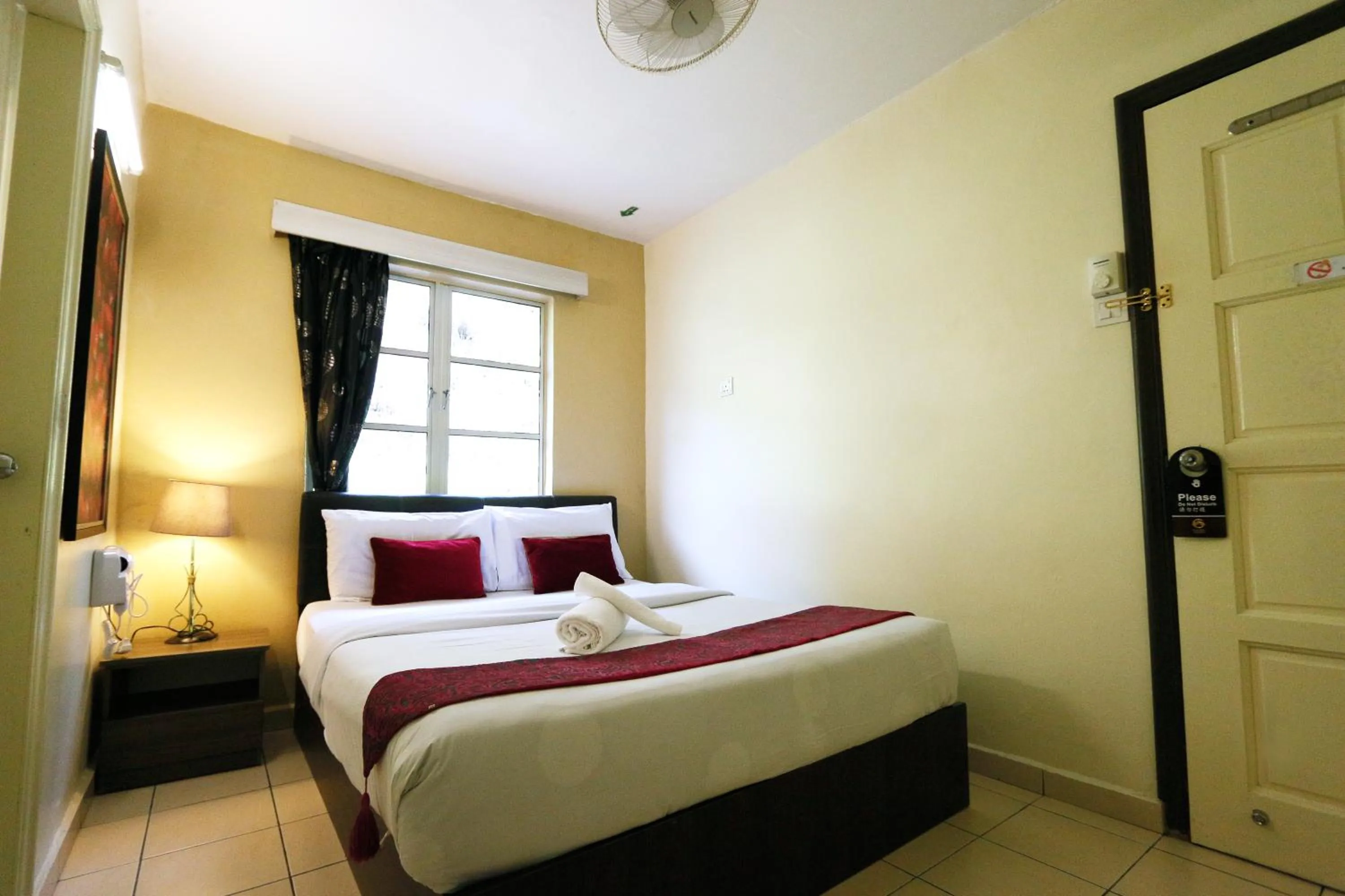 Bedroom, Bed in Golden Lodge