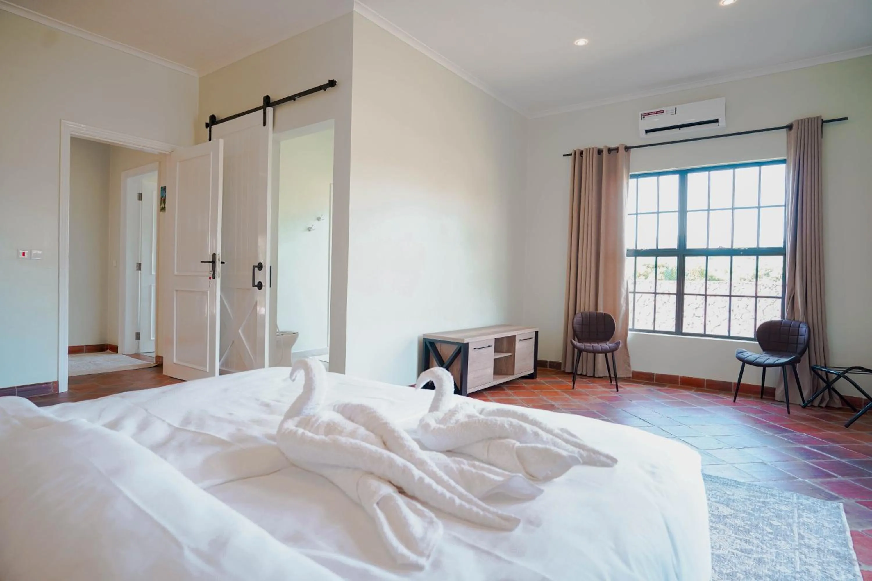 Bedroom, Bed in Kili Seasons Hotel