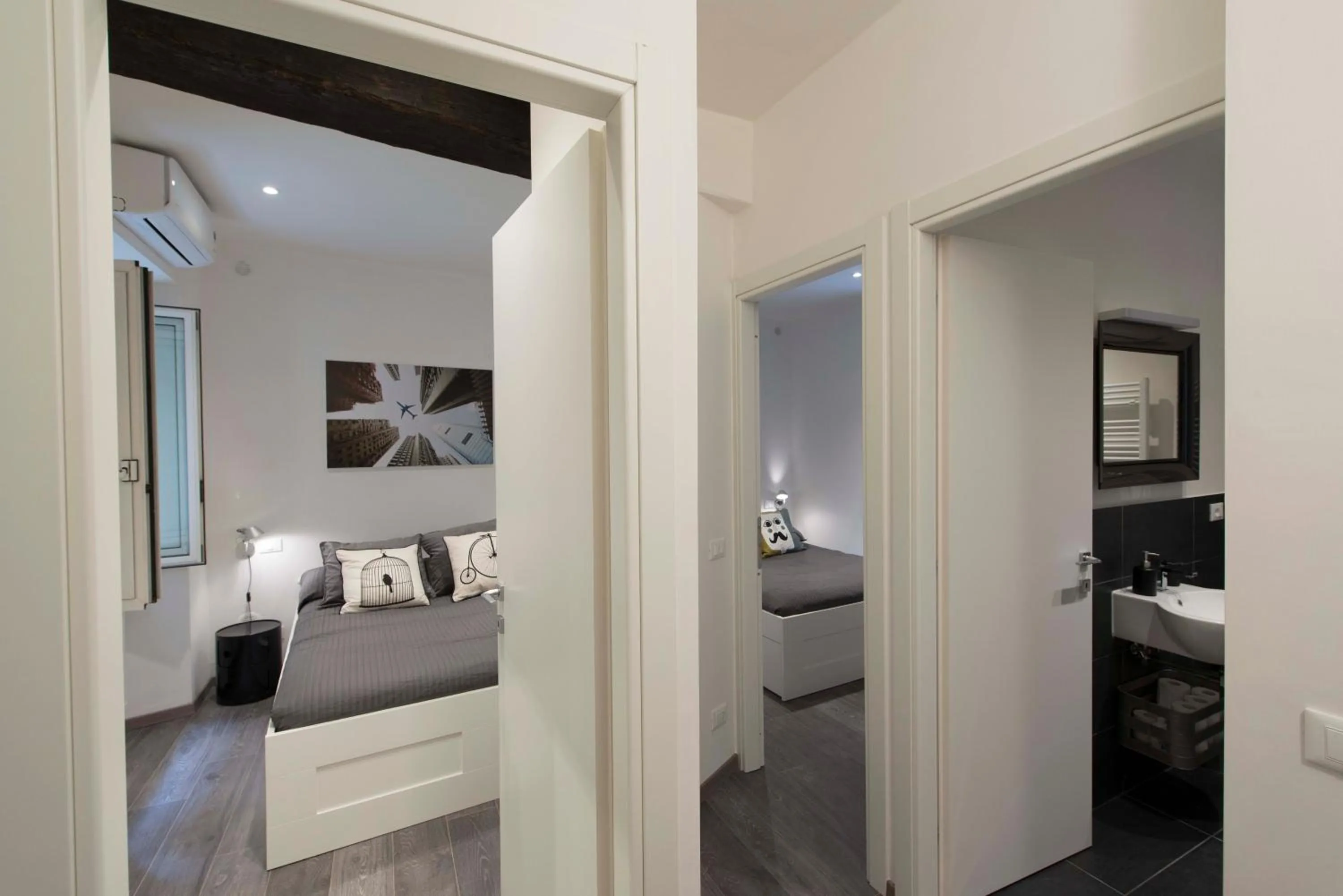 View (from property/room), Bed in EasyInRome Navona