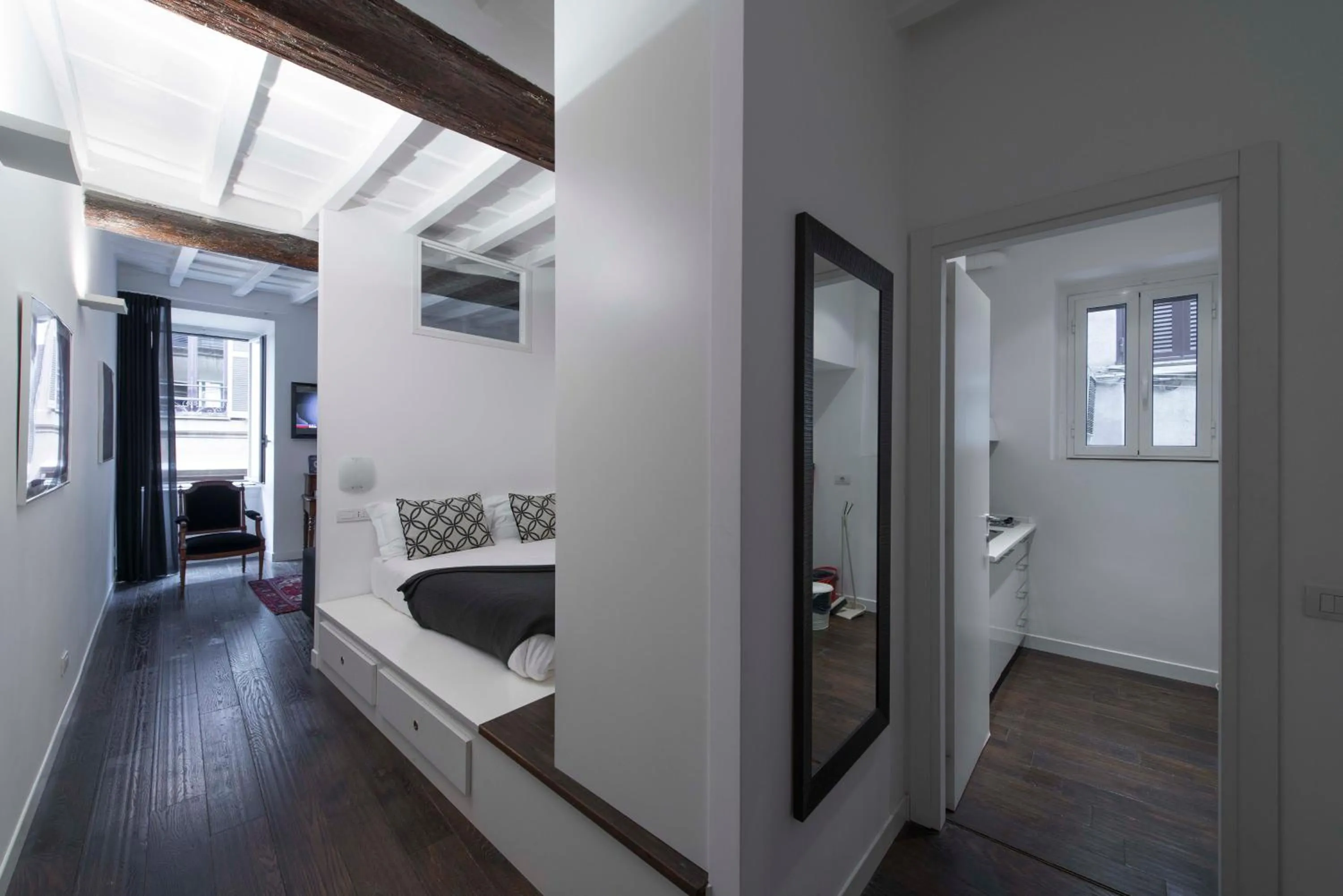 Photo of the whole room, Bed in EasyInRome Navona