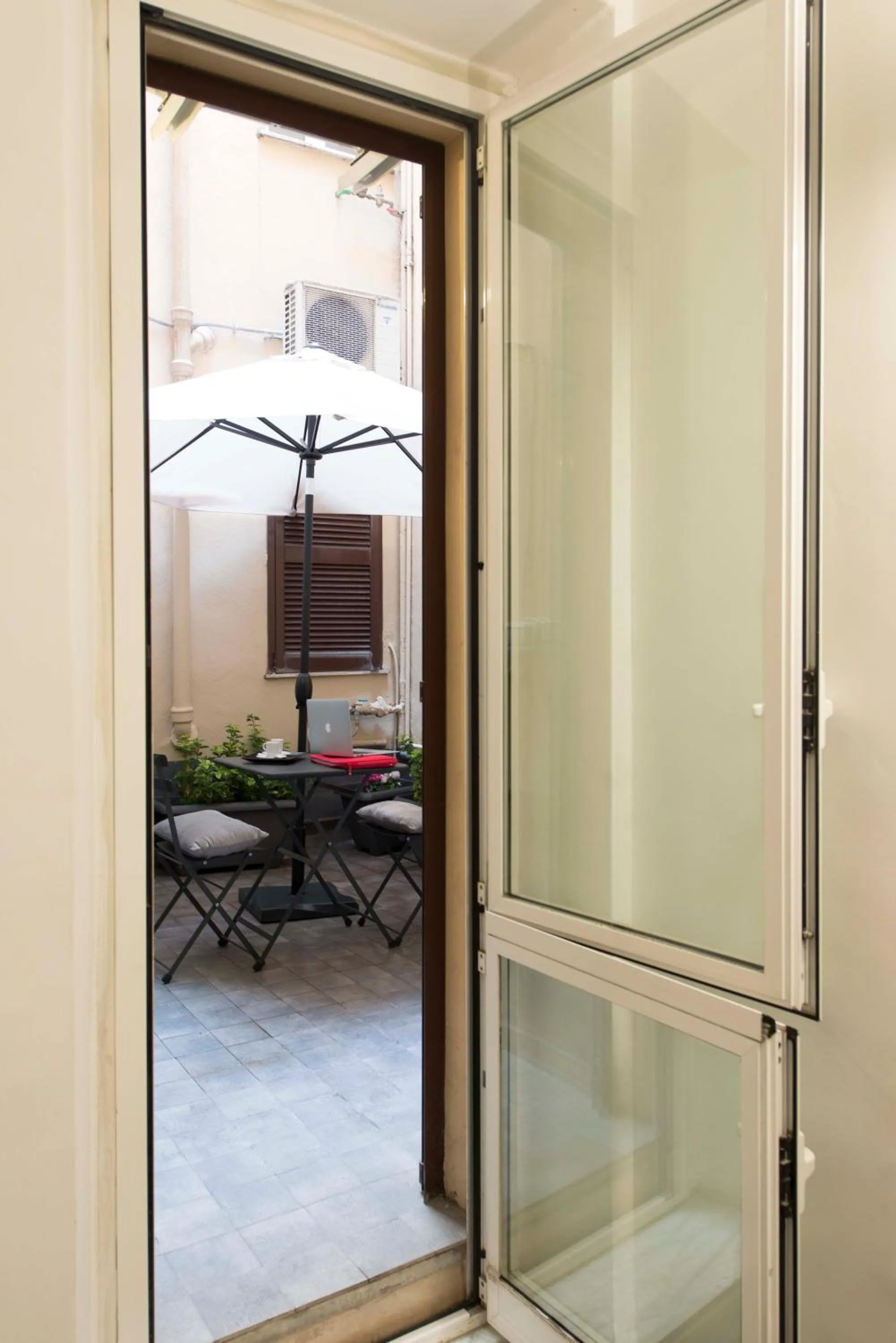 Patio in EasyInRome Navona