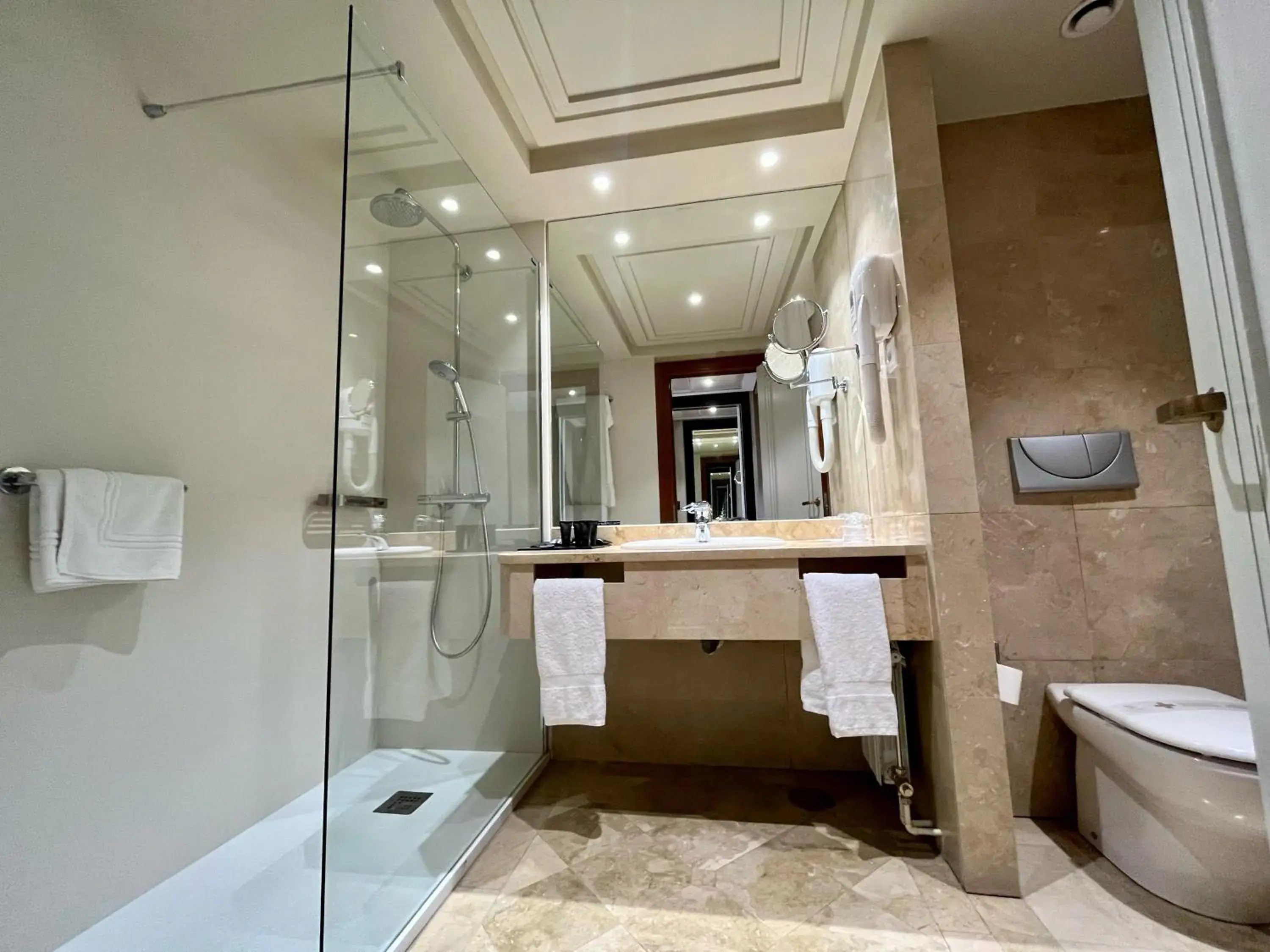 Twin Room with City View in Hotel Bahía Twin Room with City View in Hotel Bahía