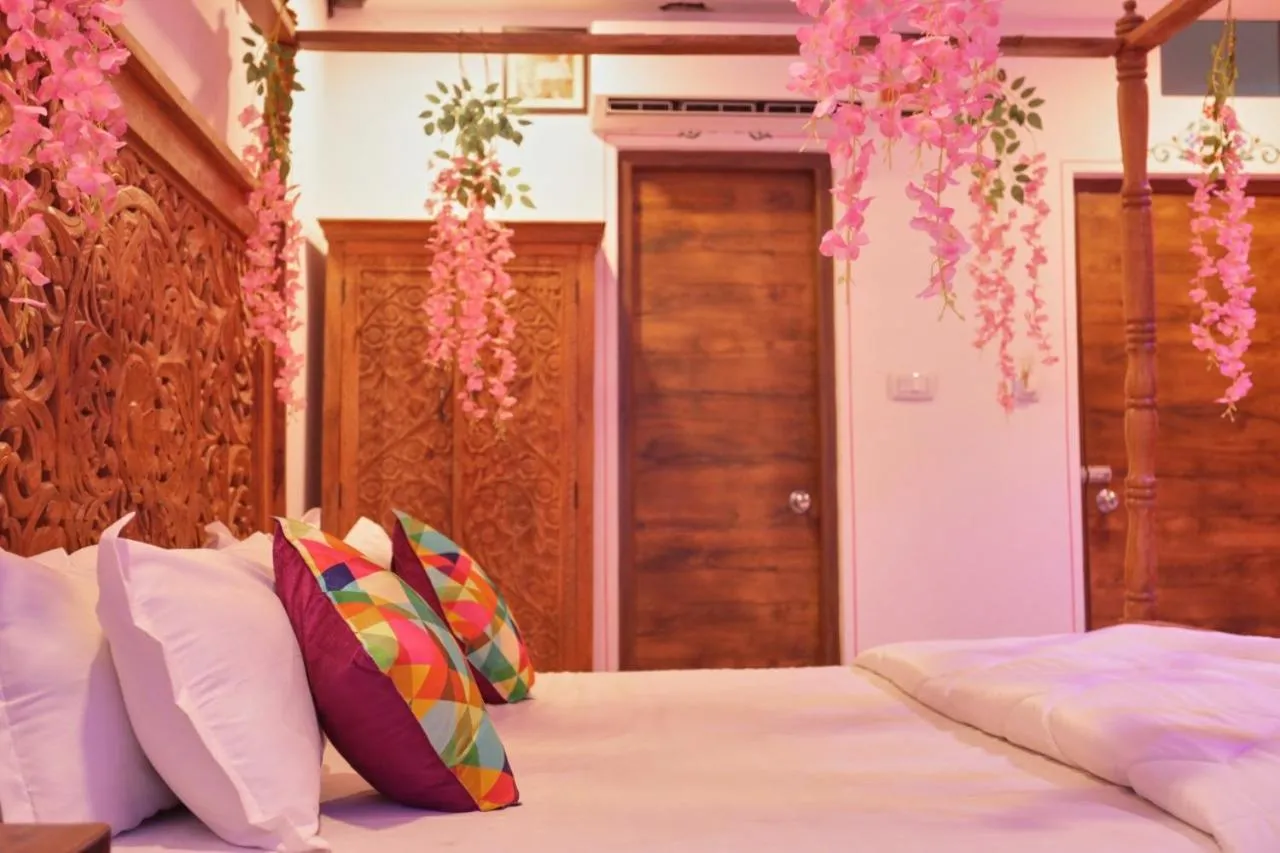 Bedroom, Bed in Neev Haweli