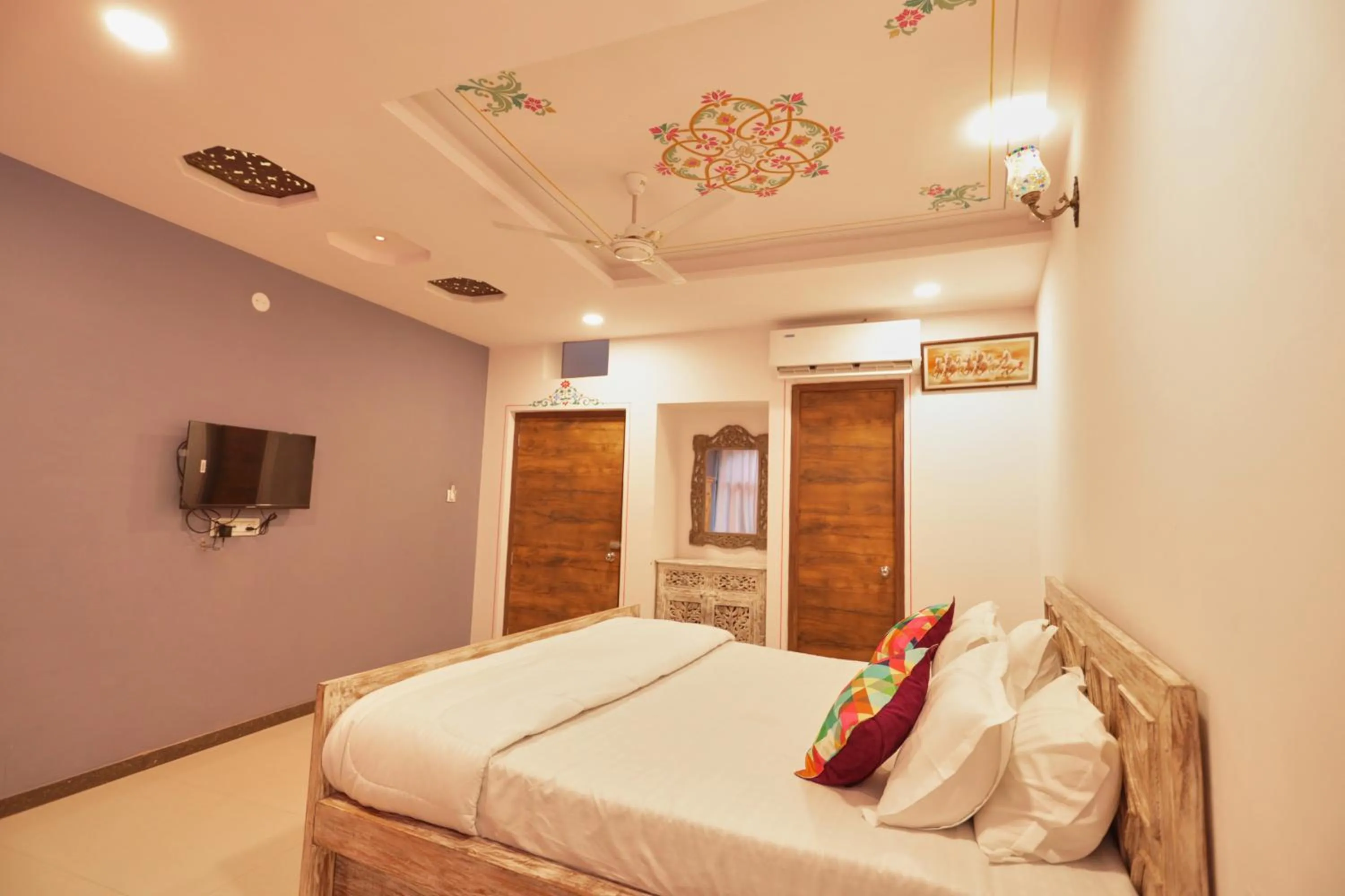 Bed in Neev Haweli