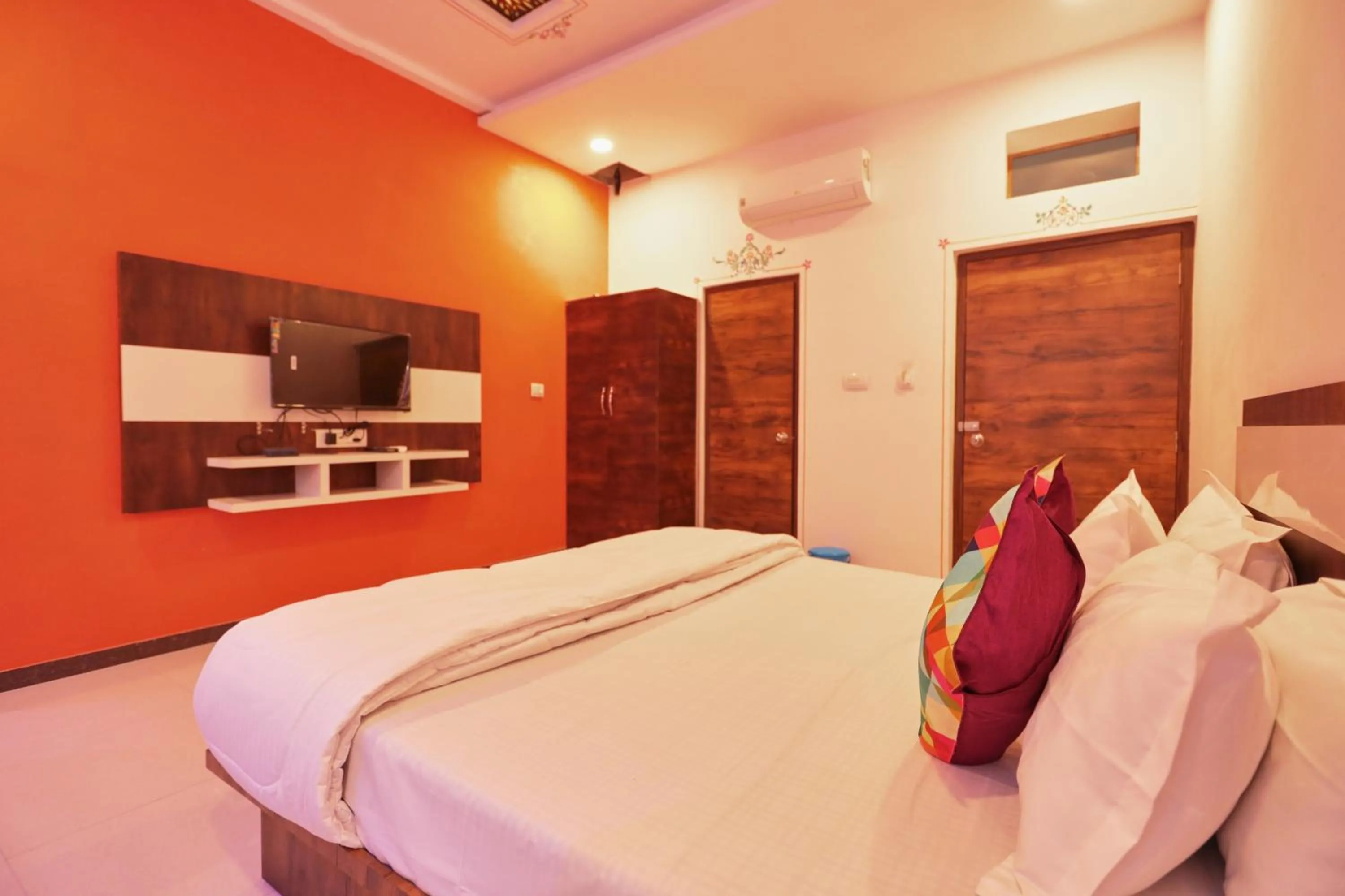 Bed in Neev Haweli