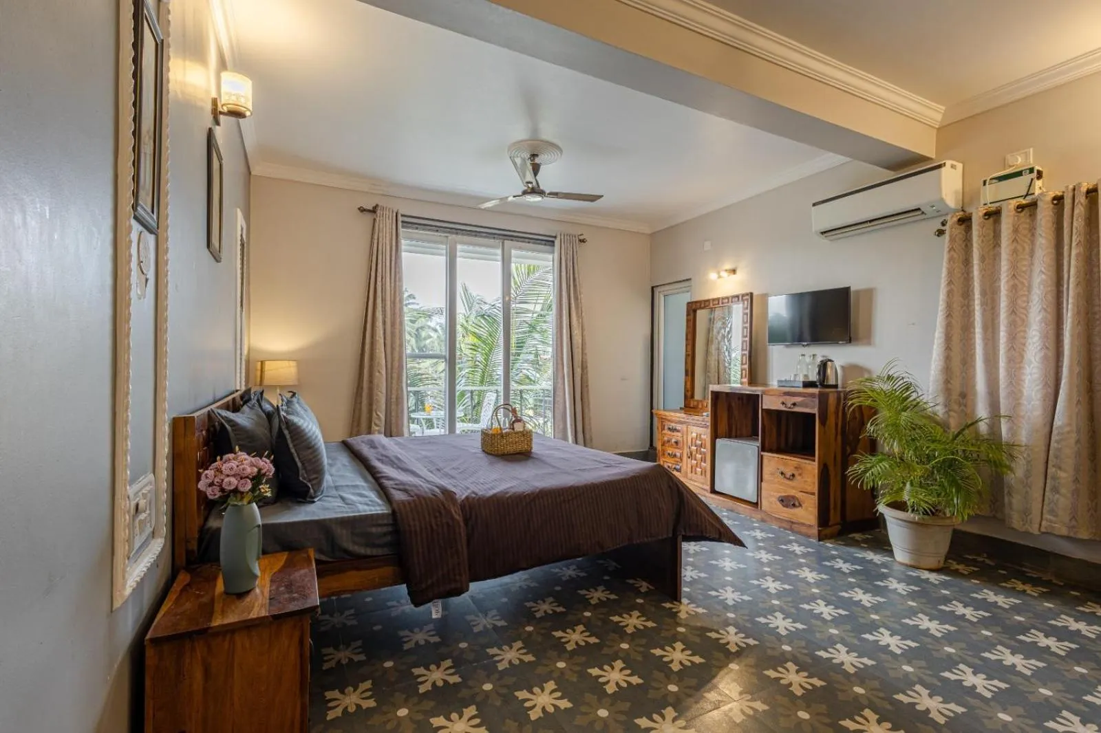 Bed in The Baga Domingo's- 50 Mtrs From the Baga Beach