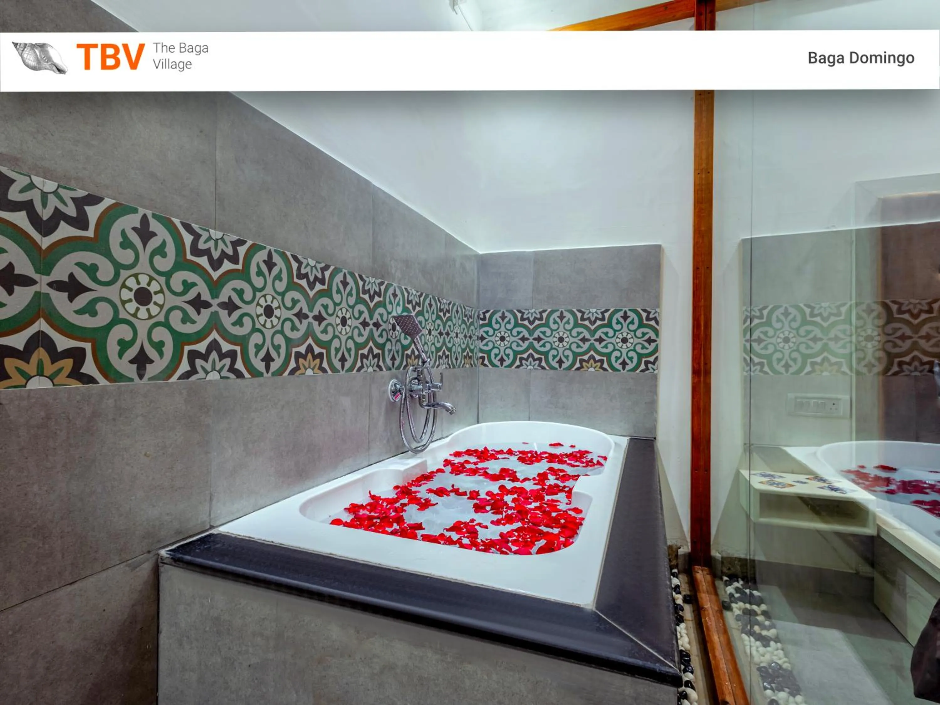 Bathroom, Bed in The Baga Domingo's- 50 Mtrs From the Baga Beach