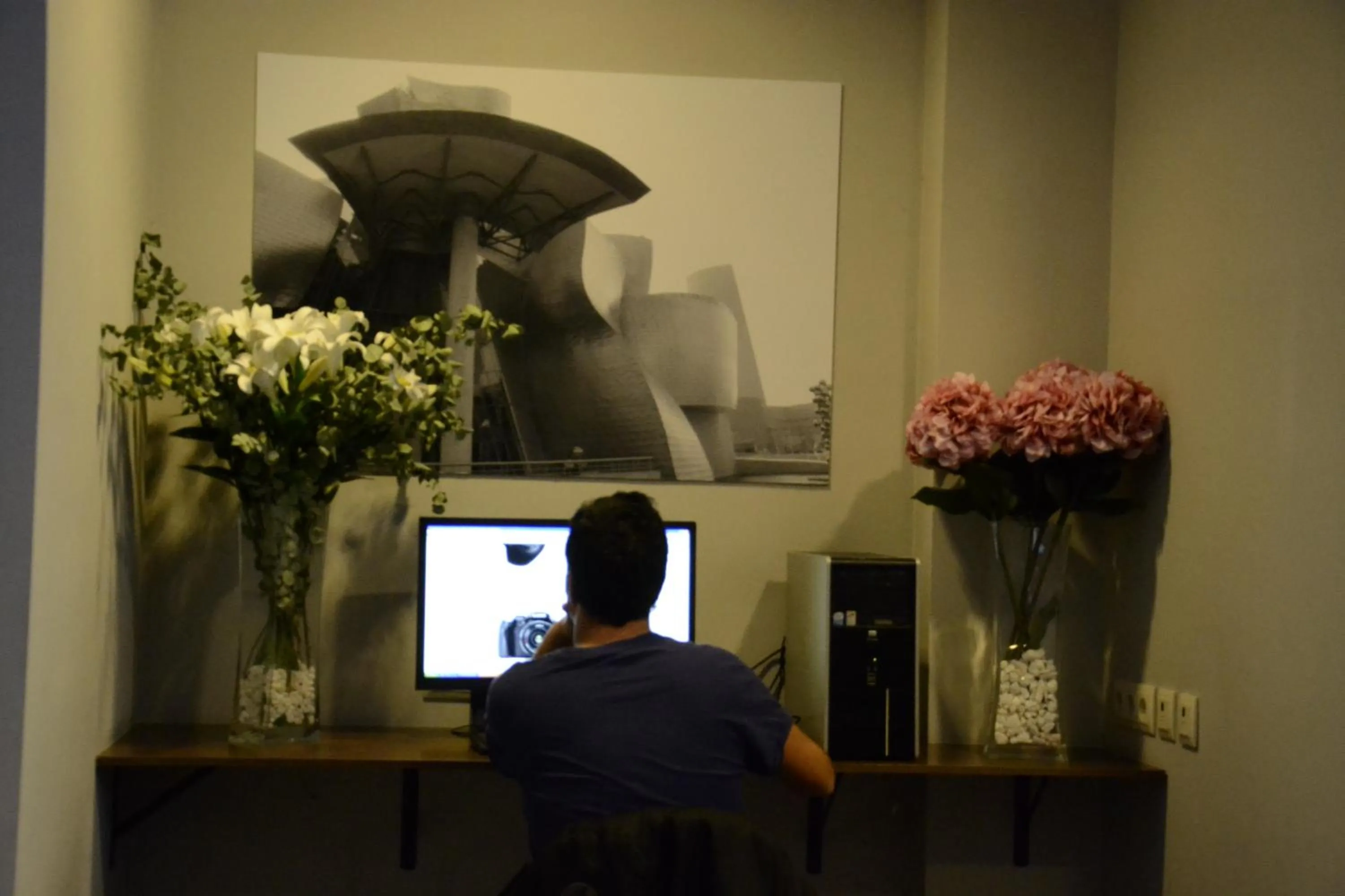 Communal lounge/ TV room in Hotel Silken Sirimiri