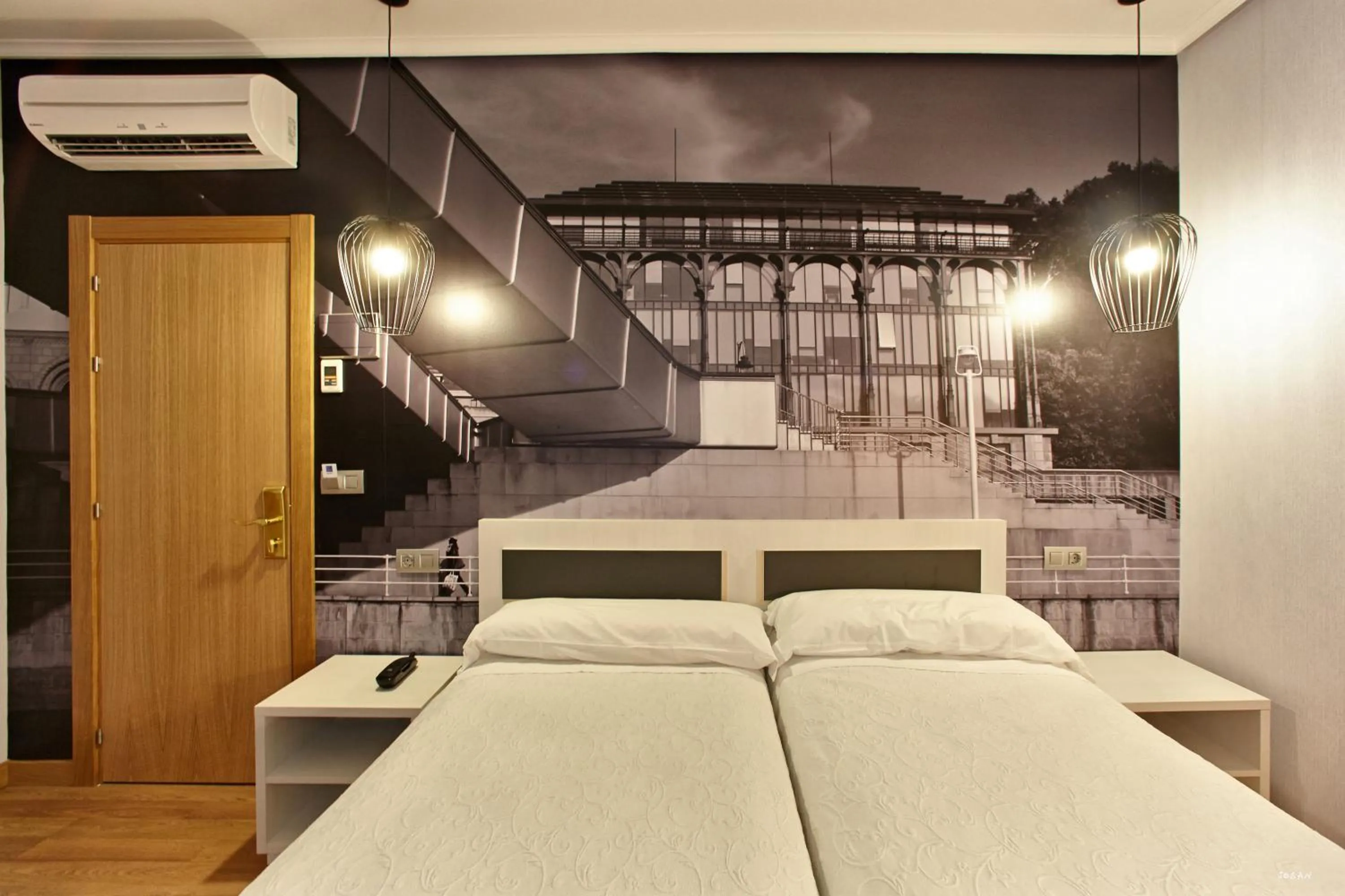 Bedroom, Bed in Hotel Silken Sirimiri