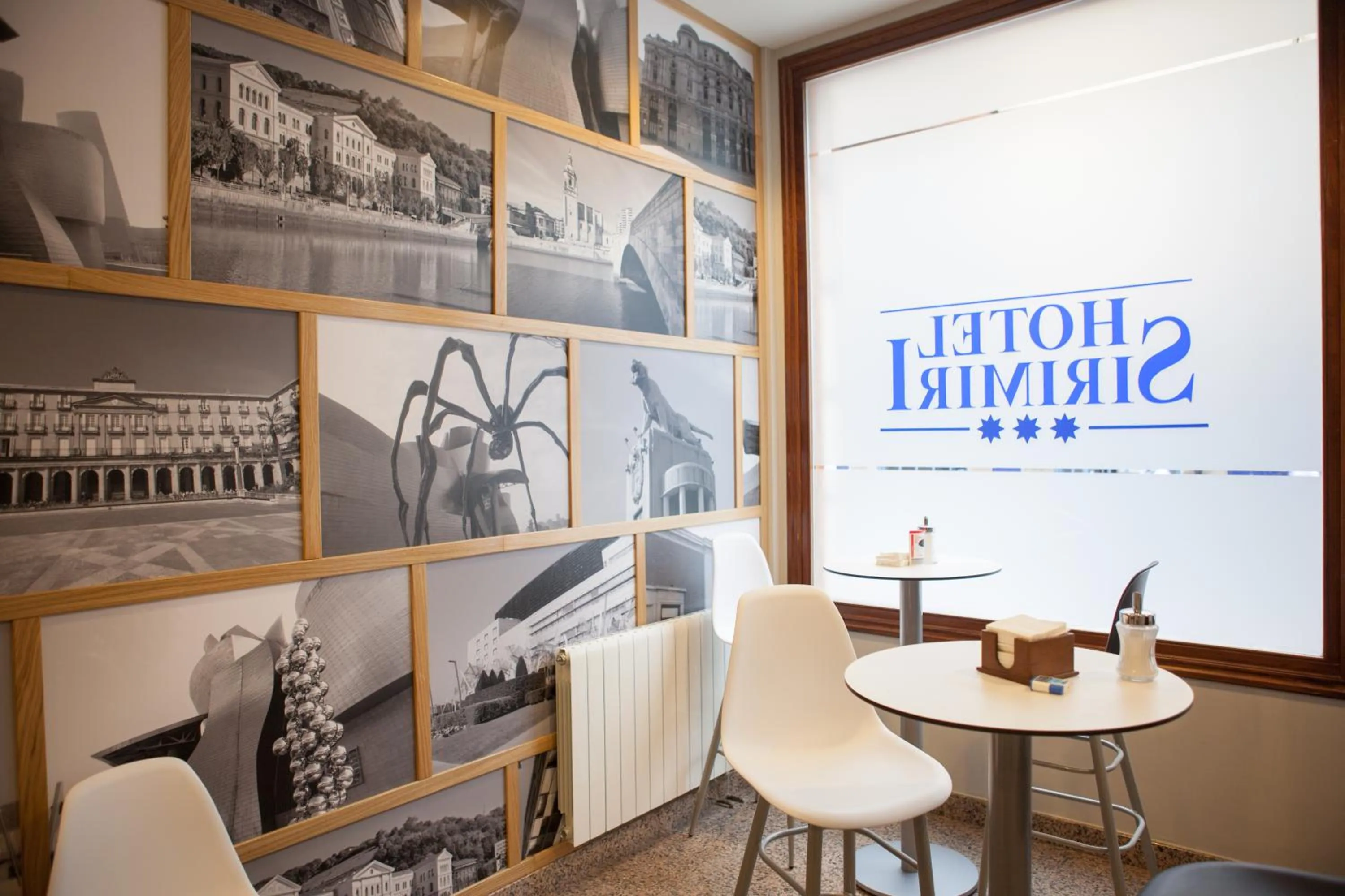 Restaurant/places to eat in Hotel Silken Sirimiri