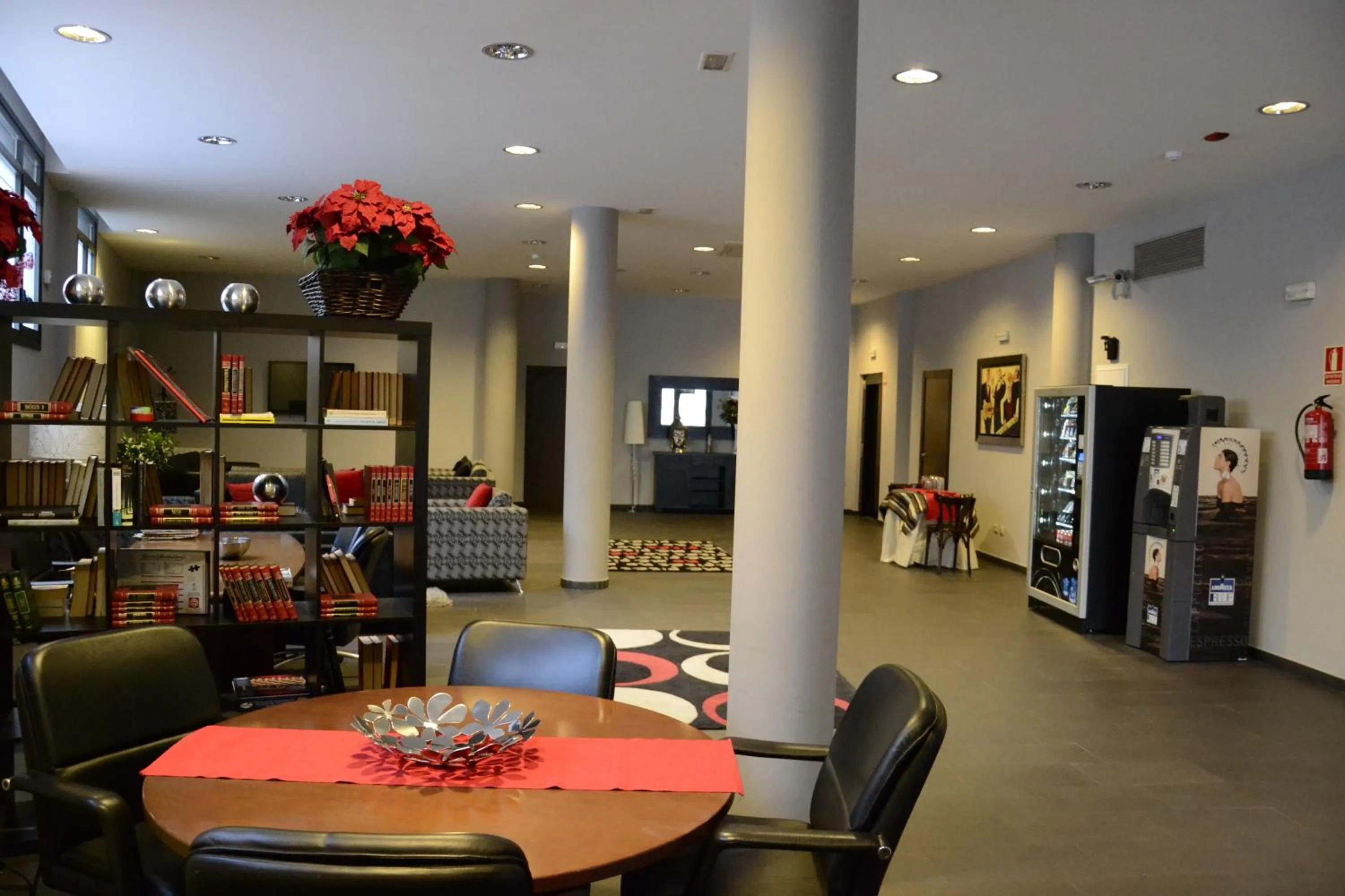 Lounge or bar in Hotel Silken Sirimiri