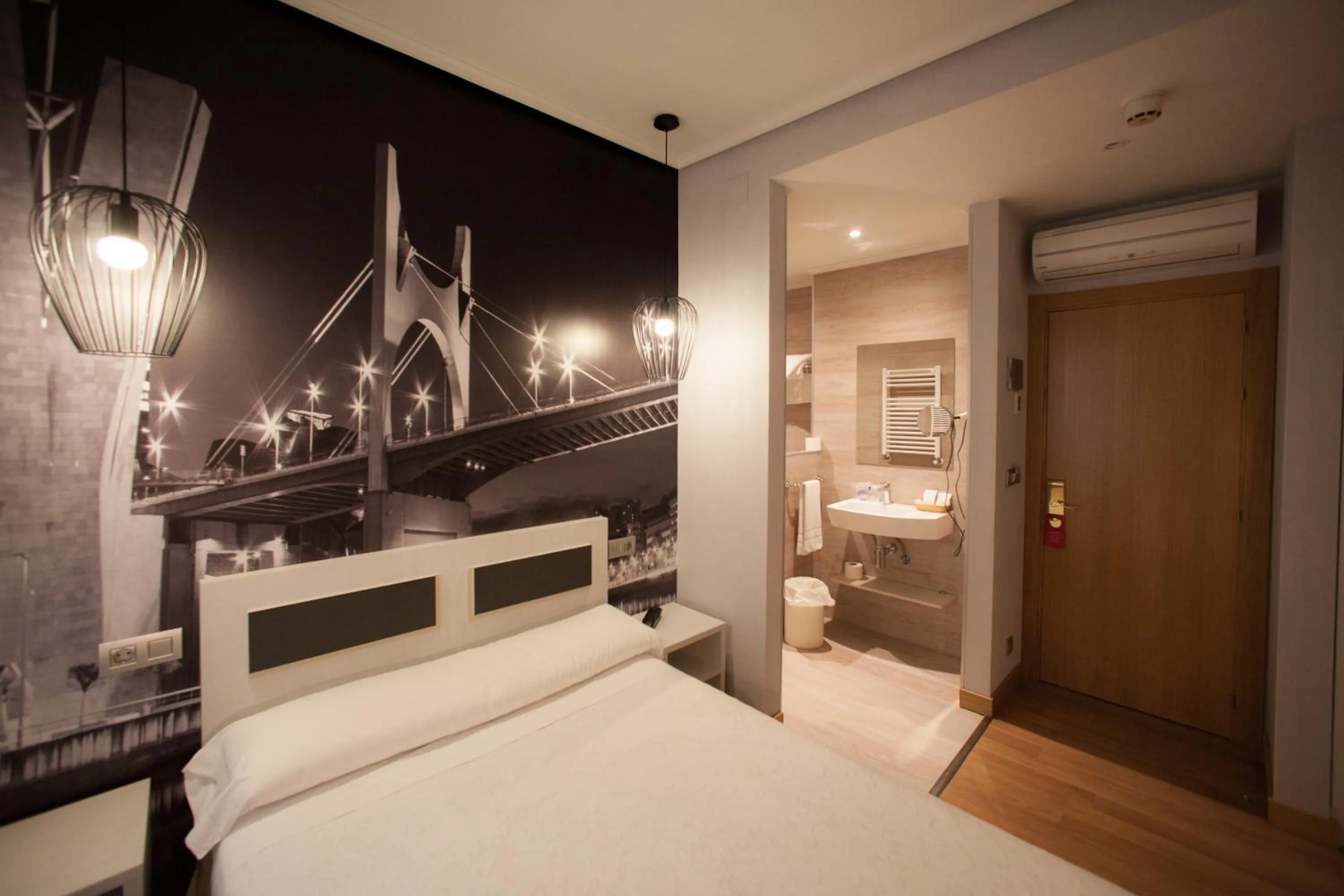 Bed in Hotel Silken Sirimiri