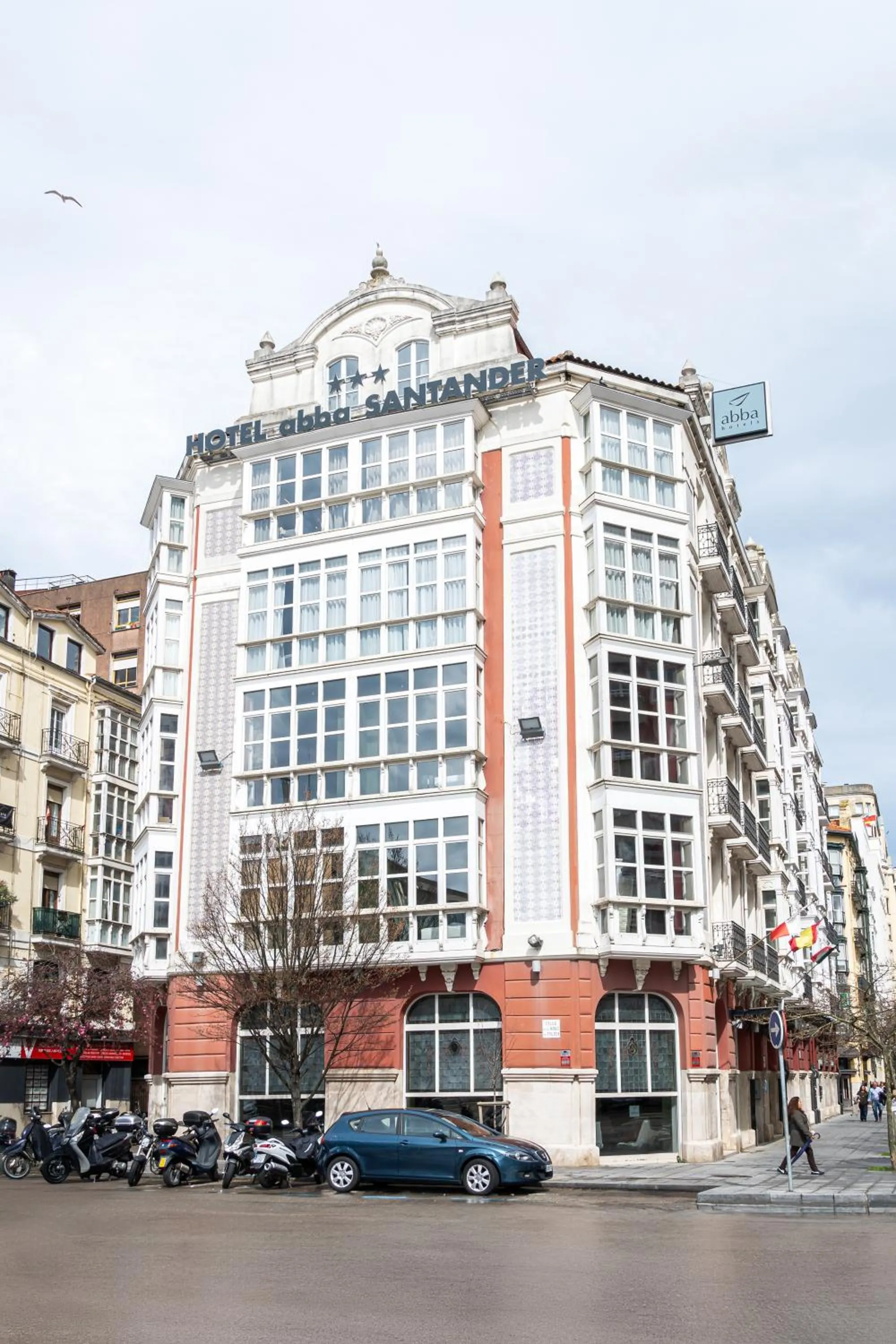 Property building in Abba Santander