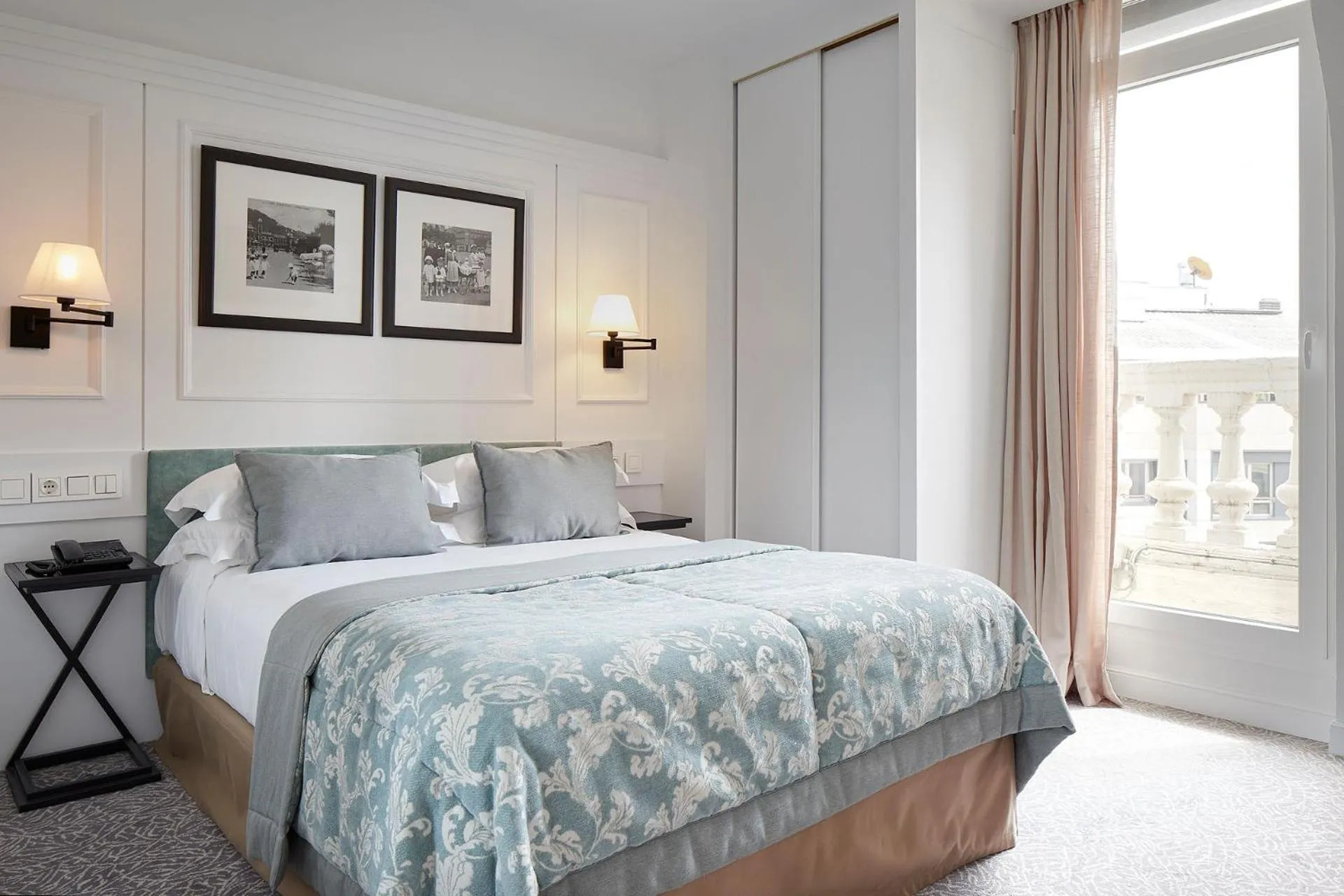 Balcony/Terrace, Bed in Hotel de Londres y de Inglaterra