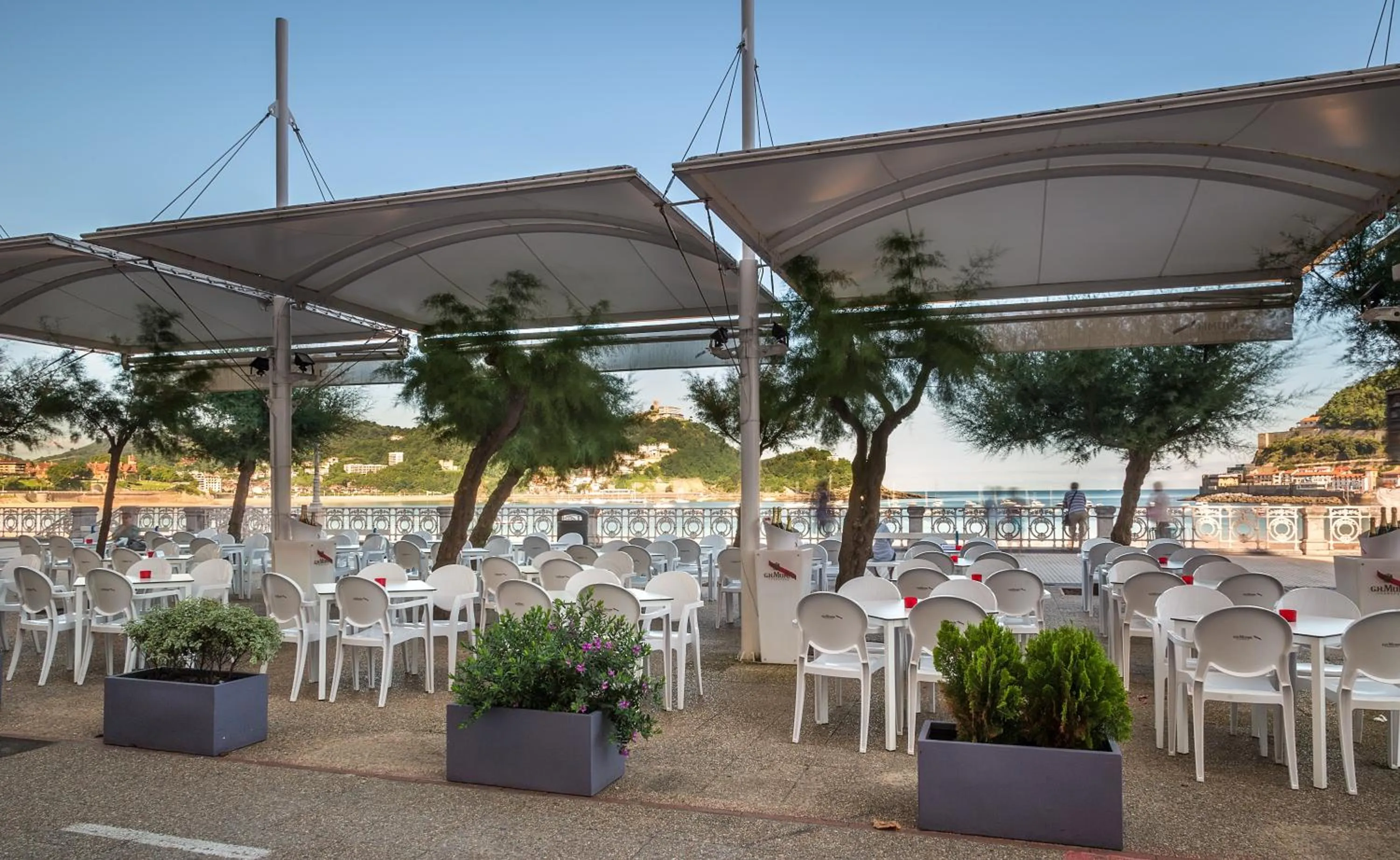 Restaurant/places to eat in Hotel de Londres y de Inglaterra