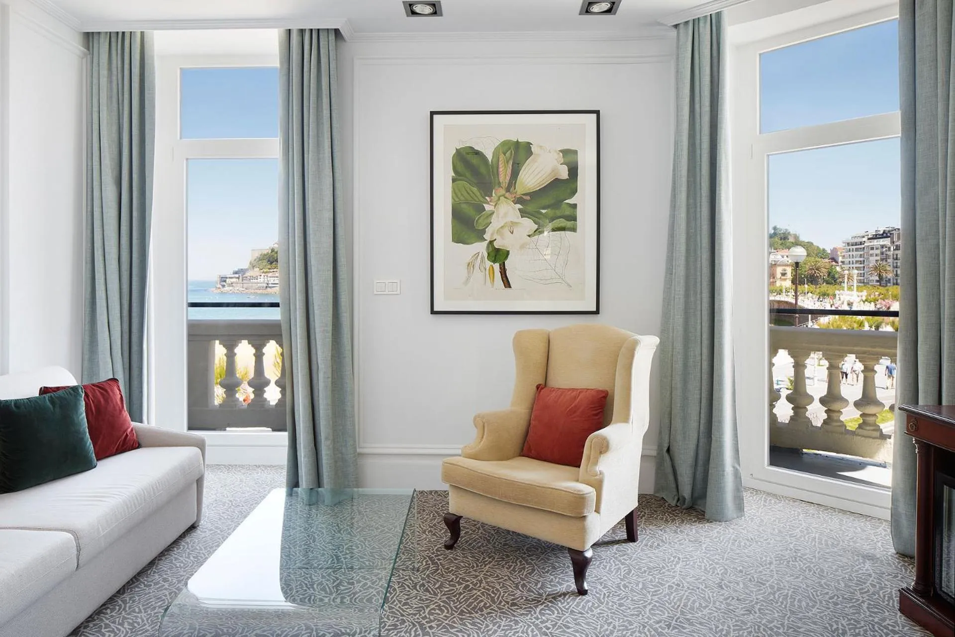 Photo of the whole room in Hotel de Londres y de Inglaterra