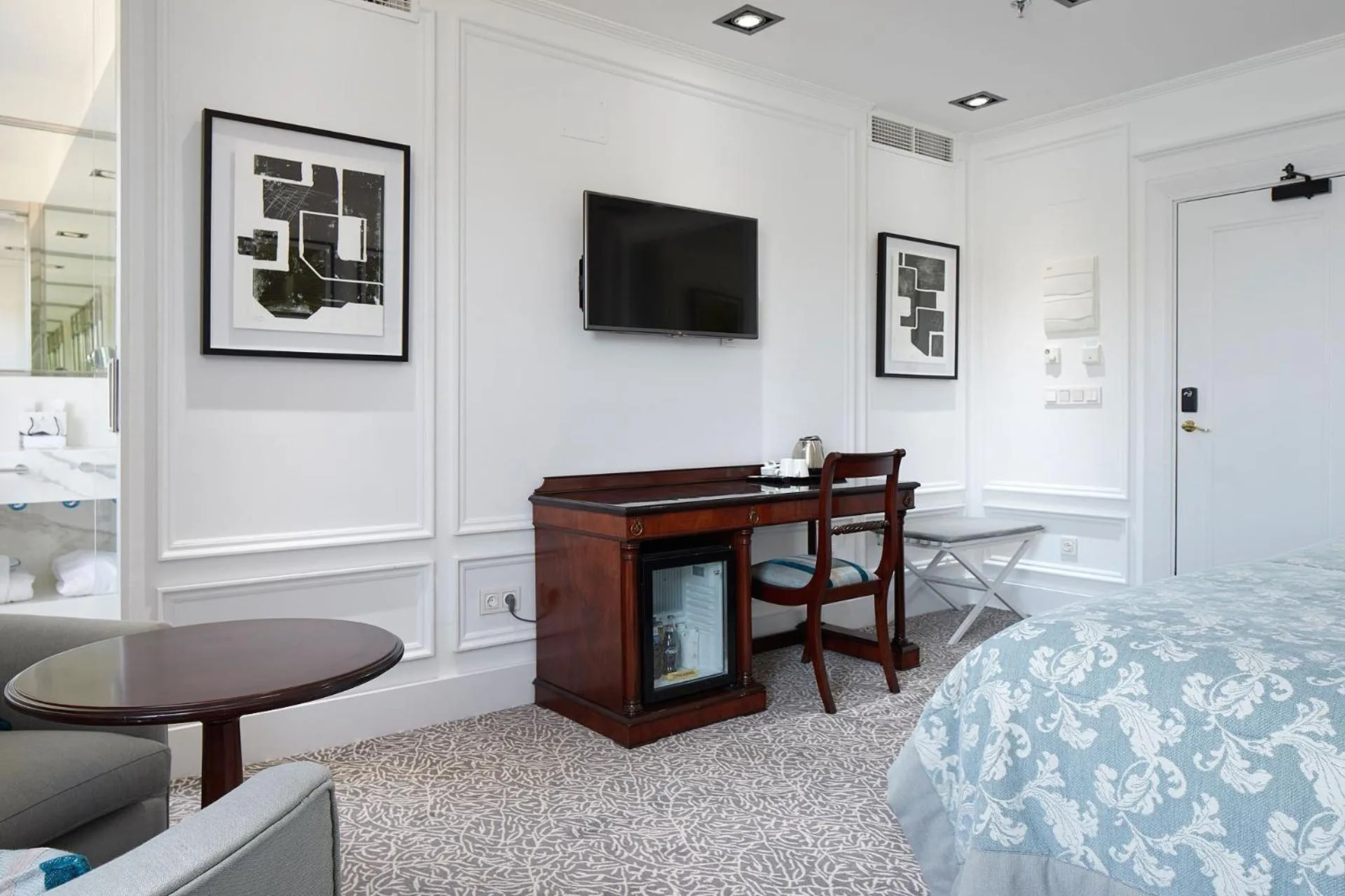 TV and multimedia, Bed in Hotel de Londres y de Inglaterra