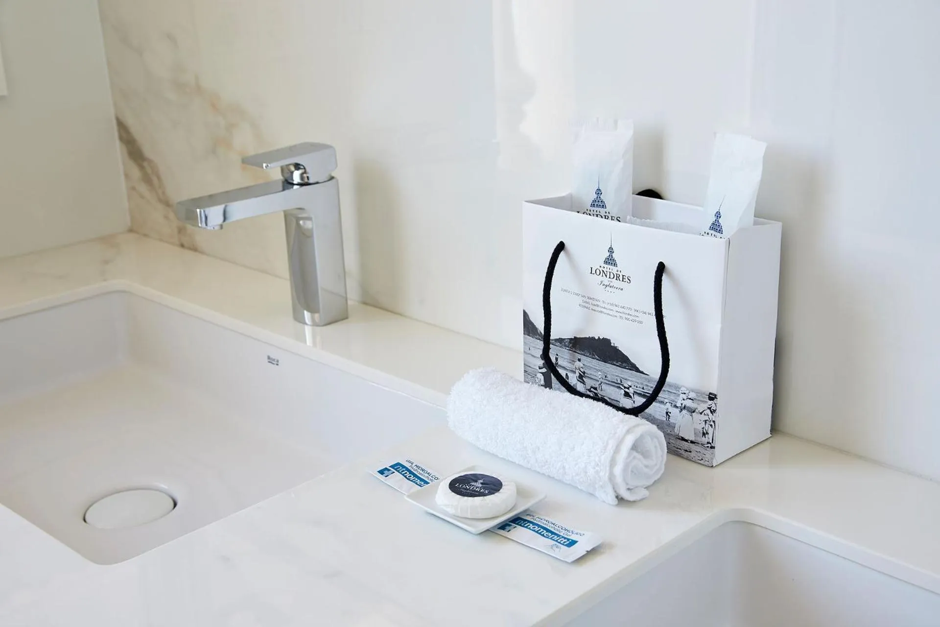 Bathroom in Hotel de Londres y de Inglaterra