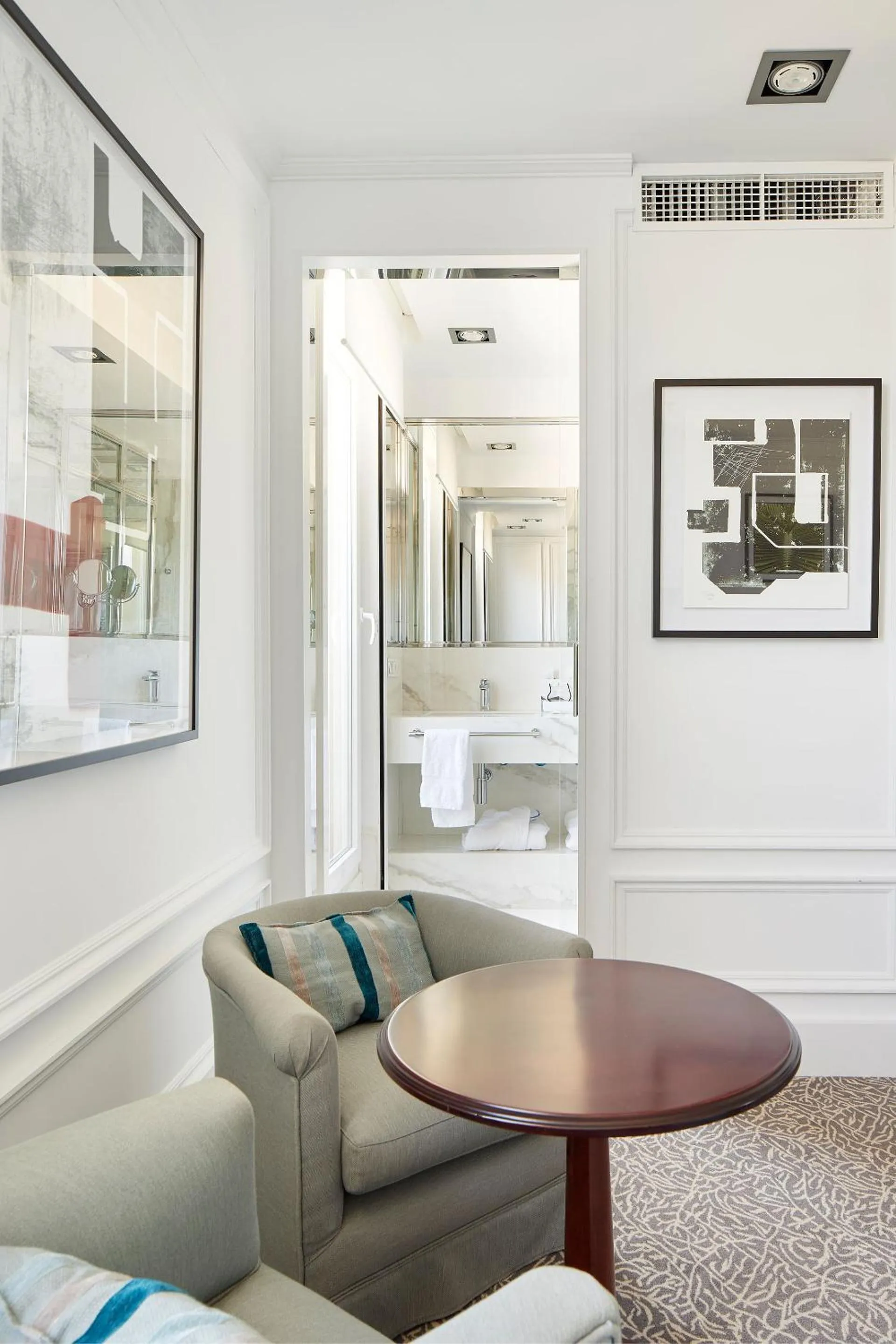 Seating area in Hotel de Londres y de Inglaterra
