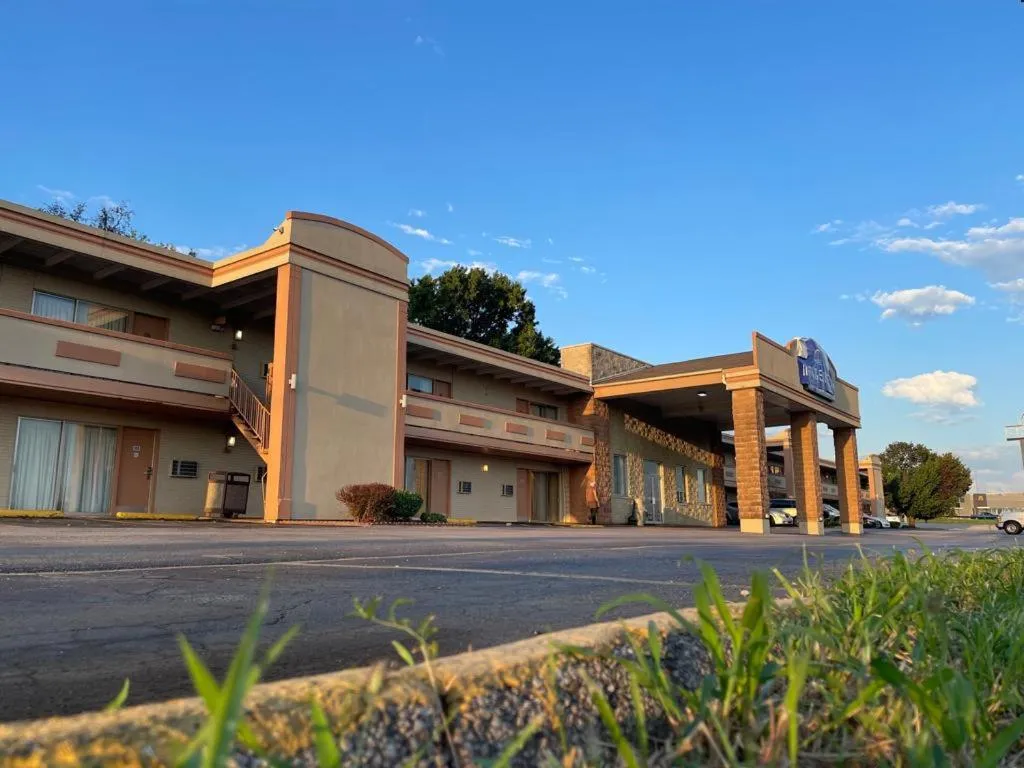 Property building in Haven Inn & Suites St Louis Hazelwood - Airport North