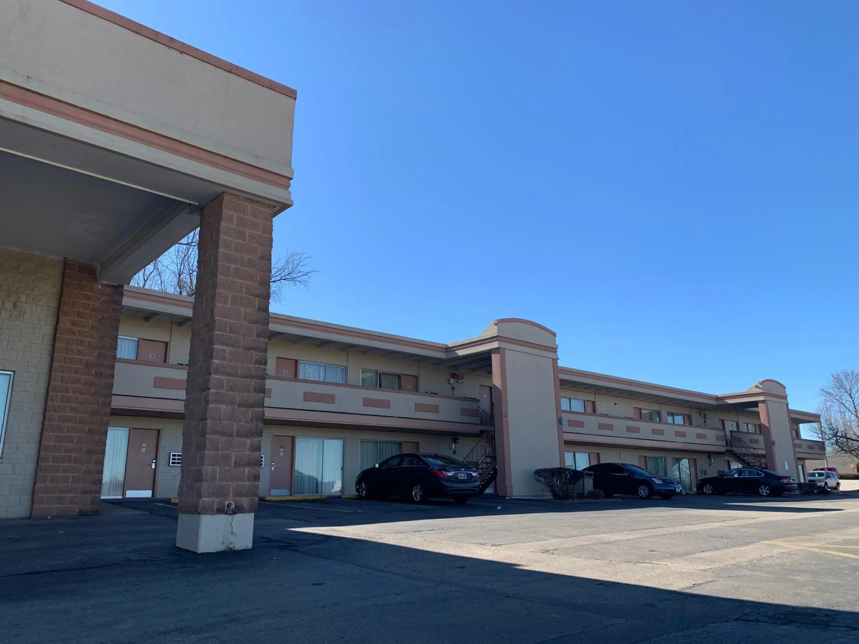 Parking in Haven Inn & Suites St Louis Hazelwood - Airport North