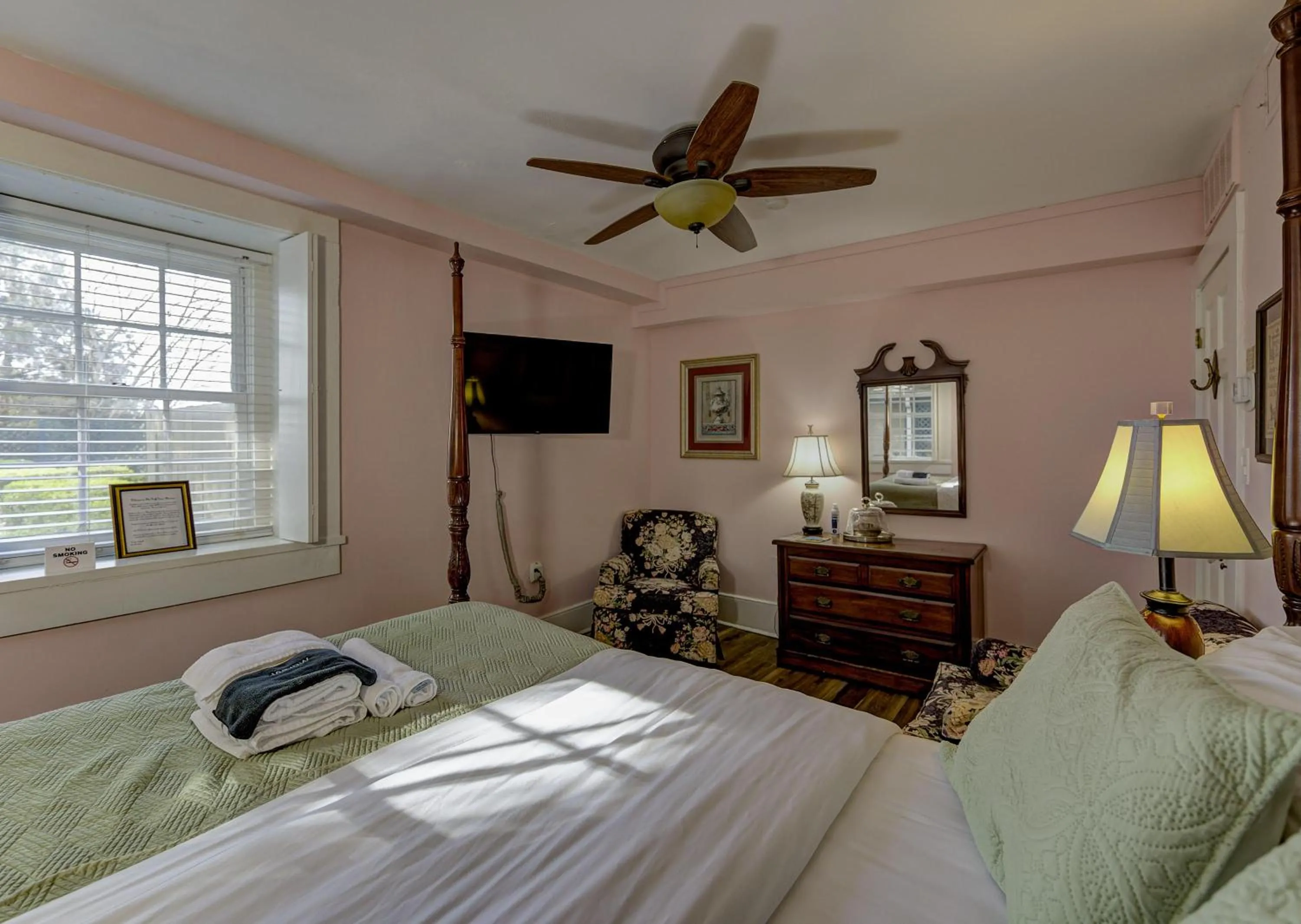 Bed in The Duff Green Mansion