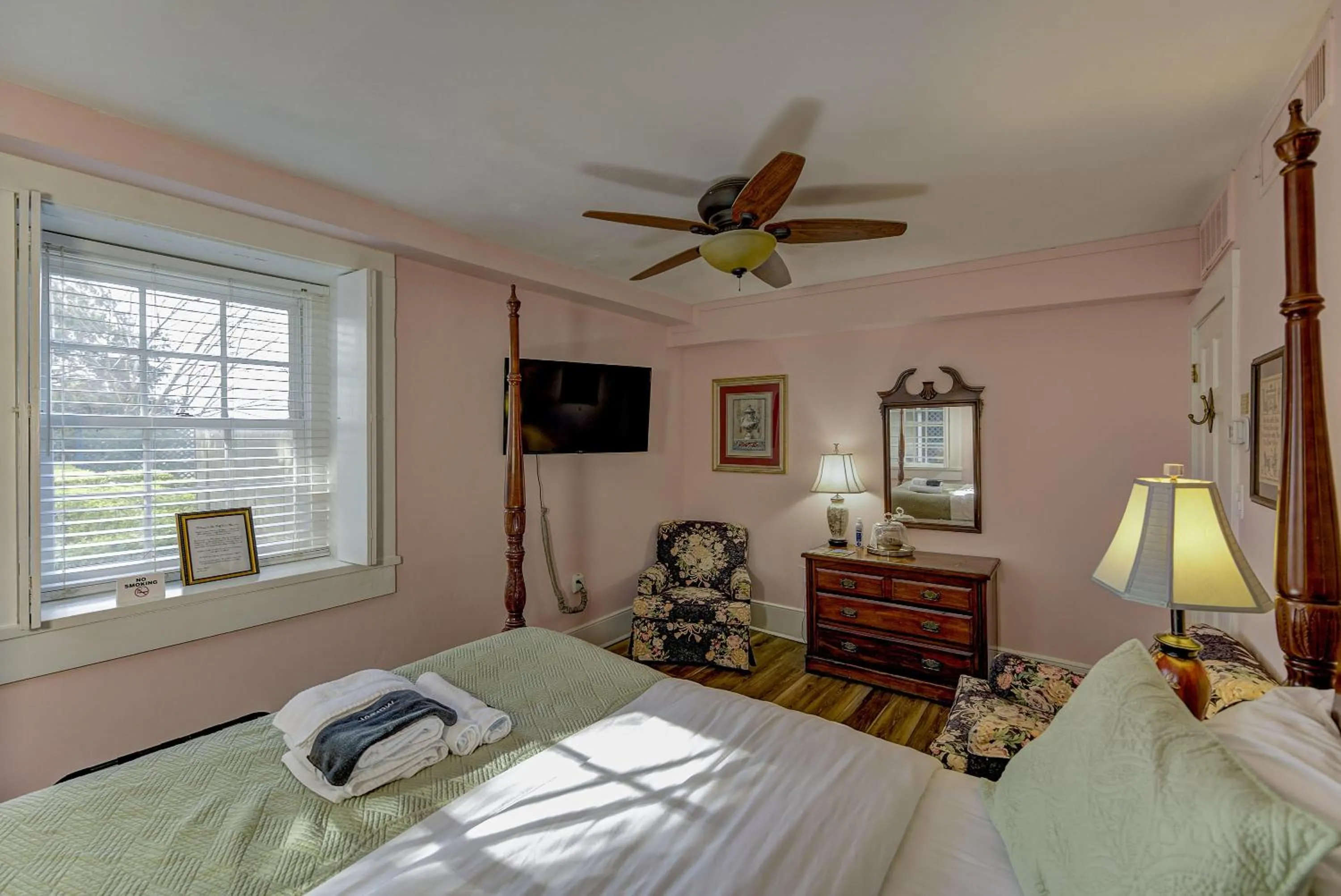 Bedroom, Bed in The Duff Green Mansion