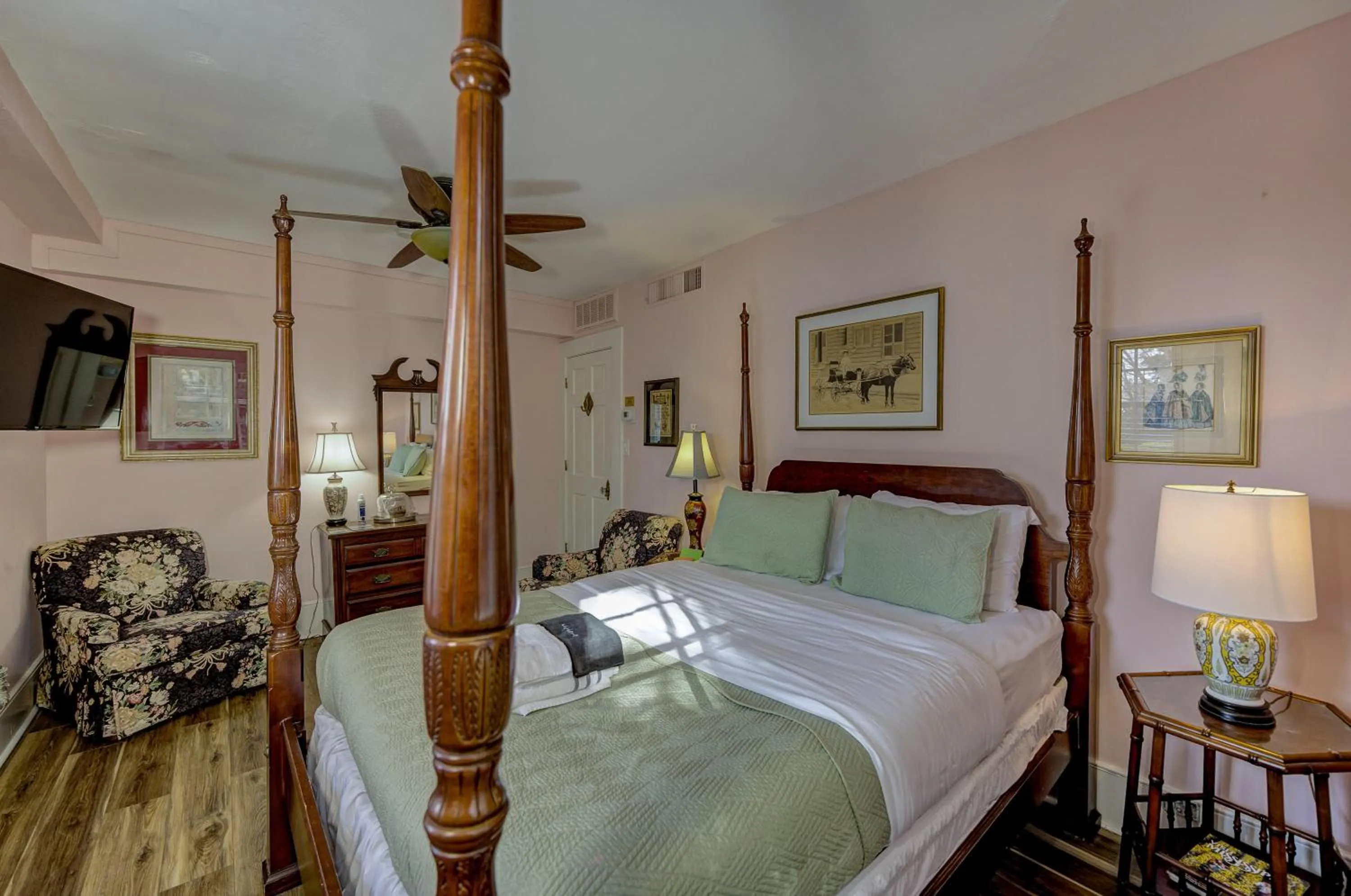 Bed in The Duff Green Mansion