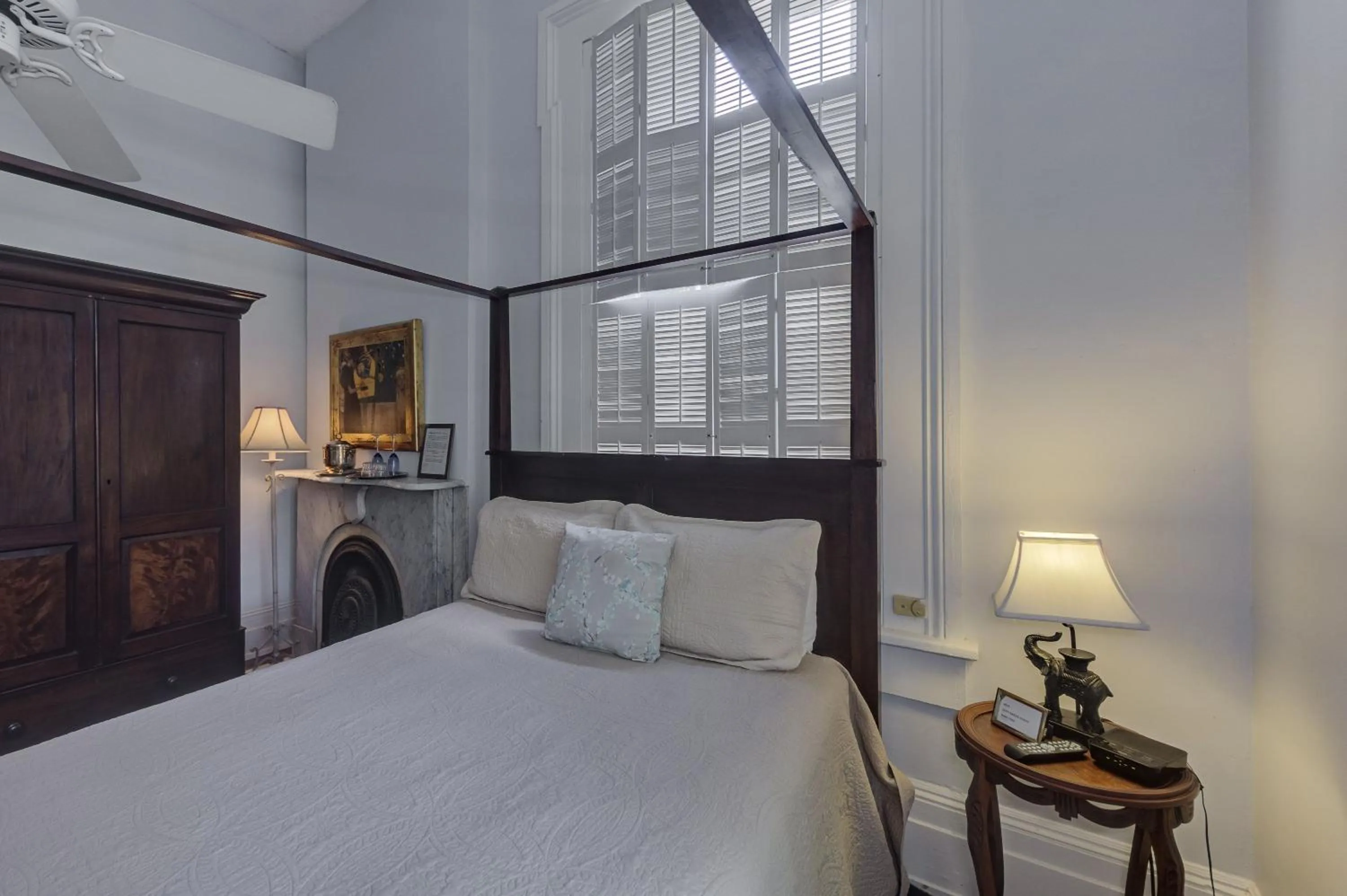 Bedroom, Bed in The Duff Green Mansion