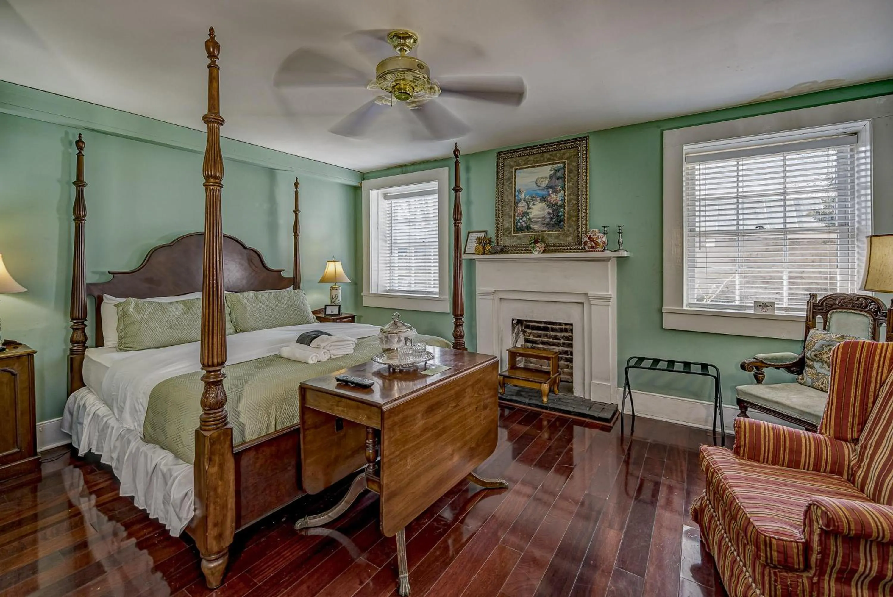 Bed in The Duff Green Mansion