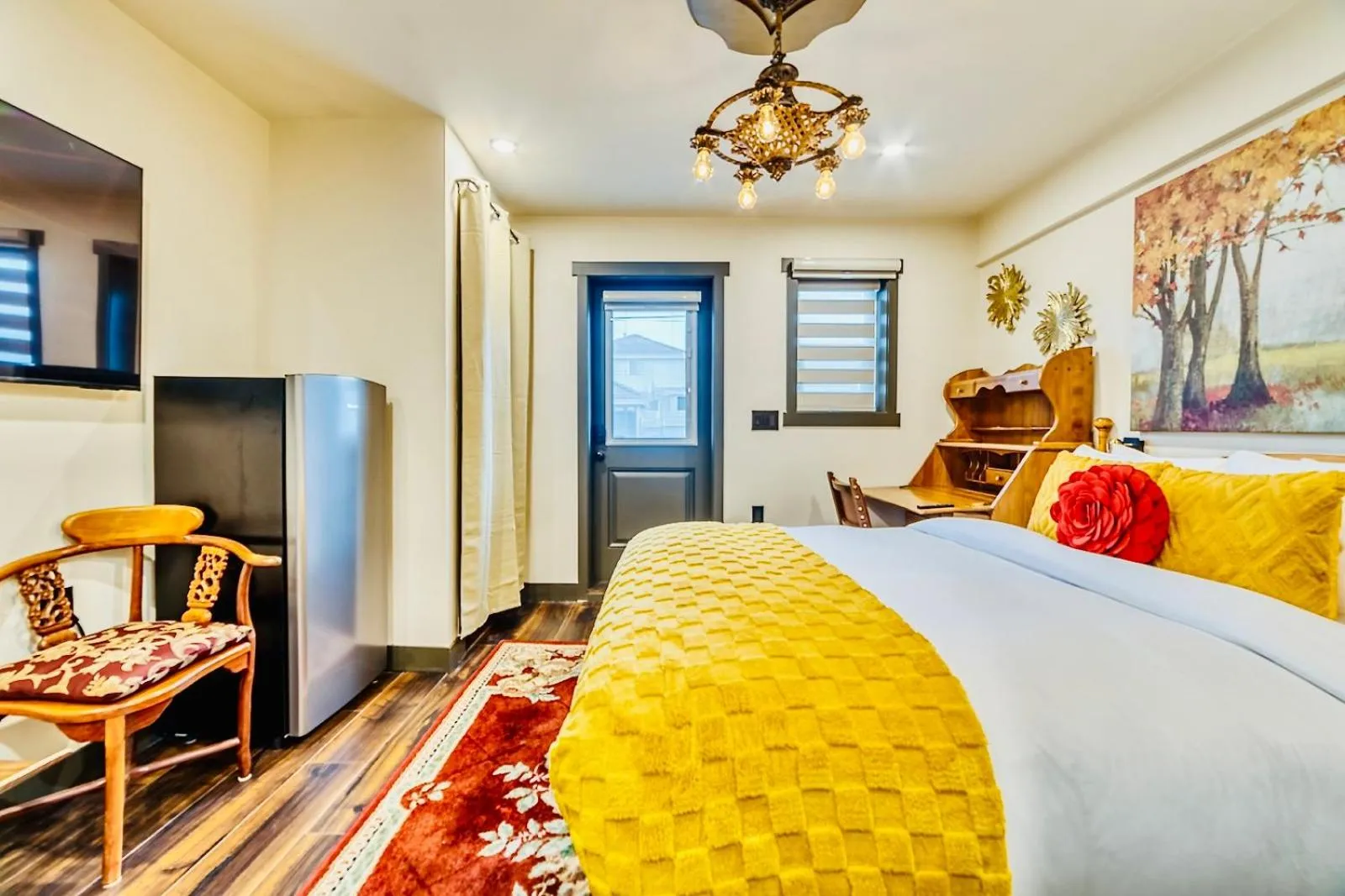 Bed in Neocolonial Nouveau Kensington Vacation Home