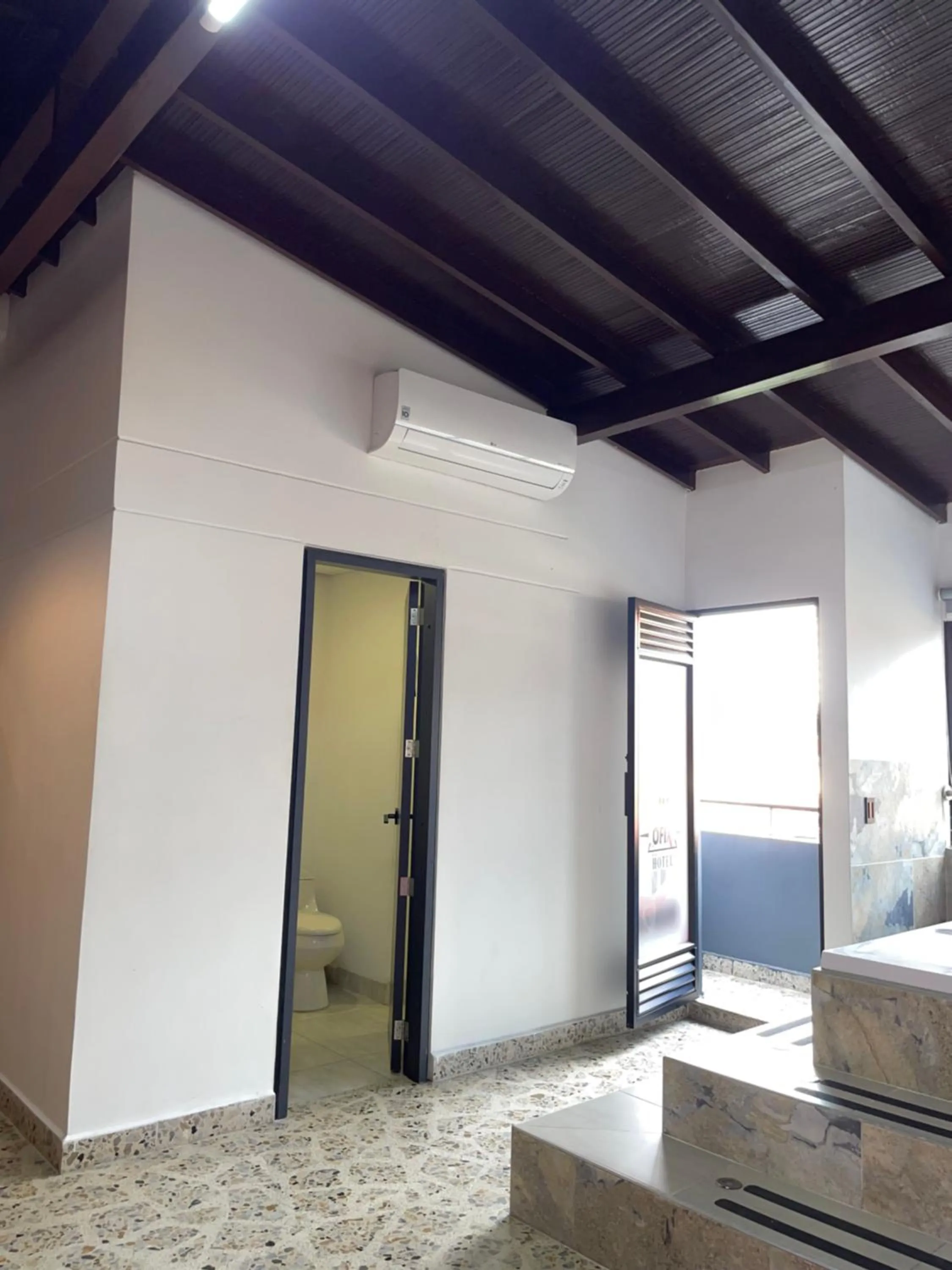 Area and facilities in Hotel Ofix