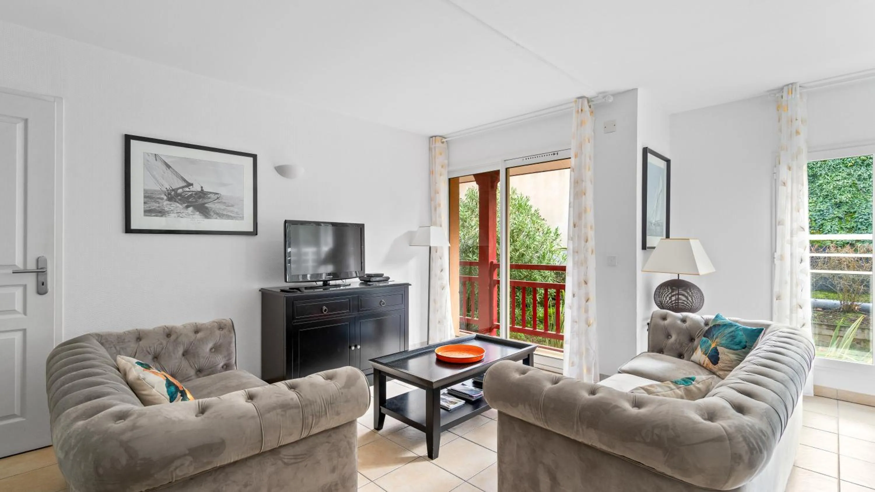 Living room in Superbe appartement en hyper centre, proche plage, linge et ménage inclus