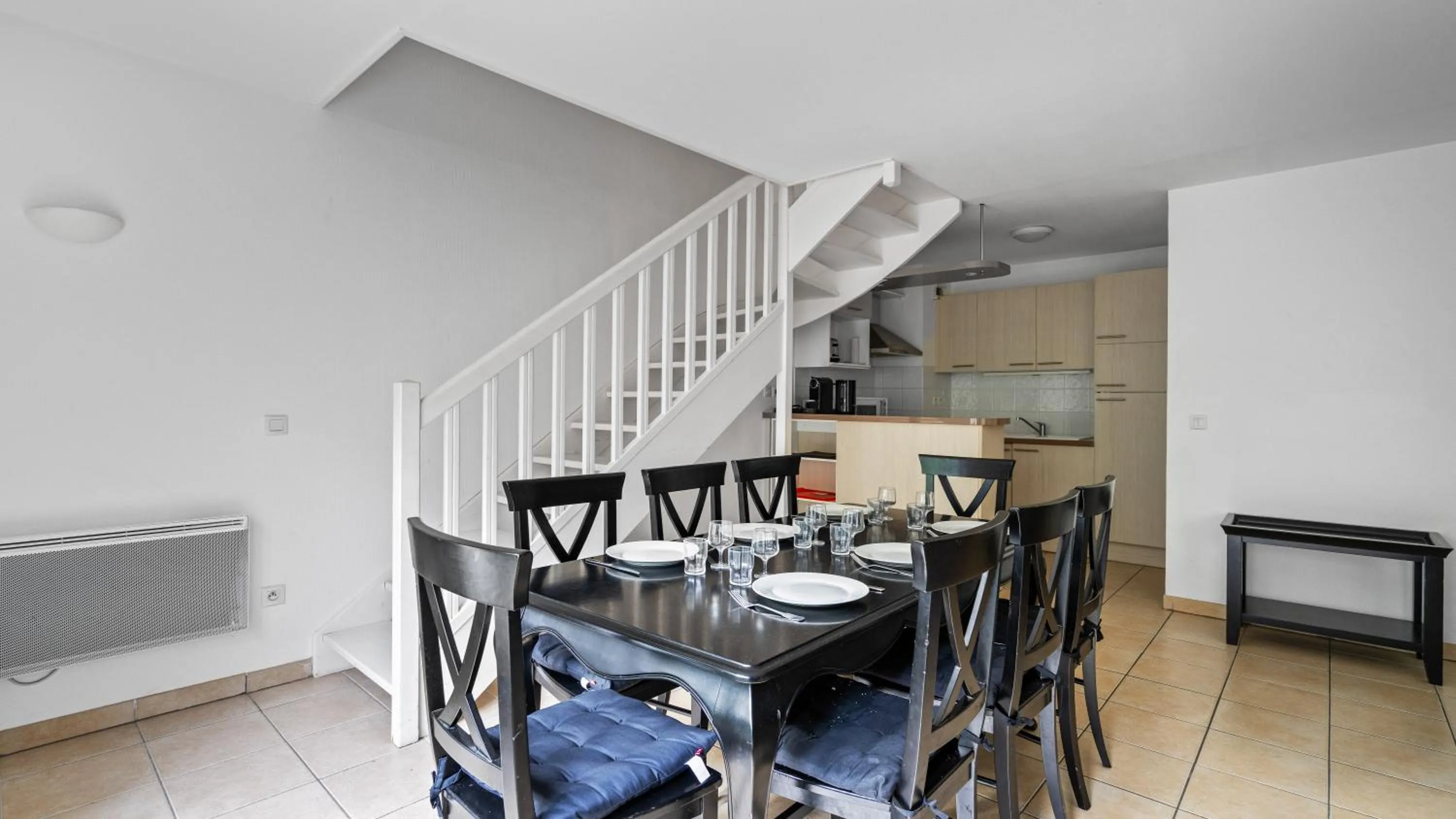 Dining area in Superbe appartement en hyper centre, proche plage, linge et ménage inclus