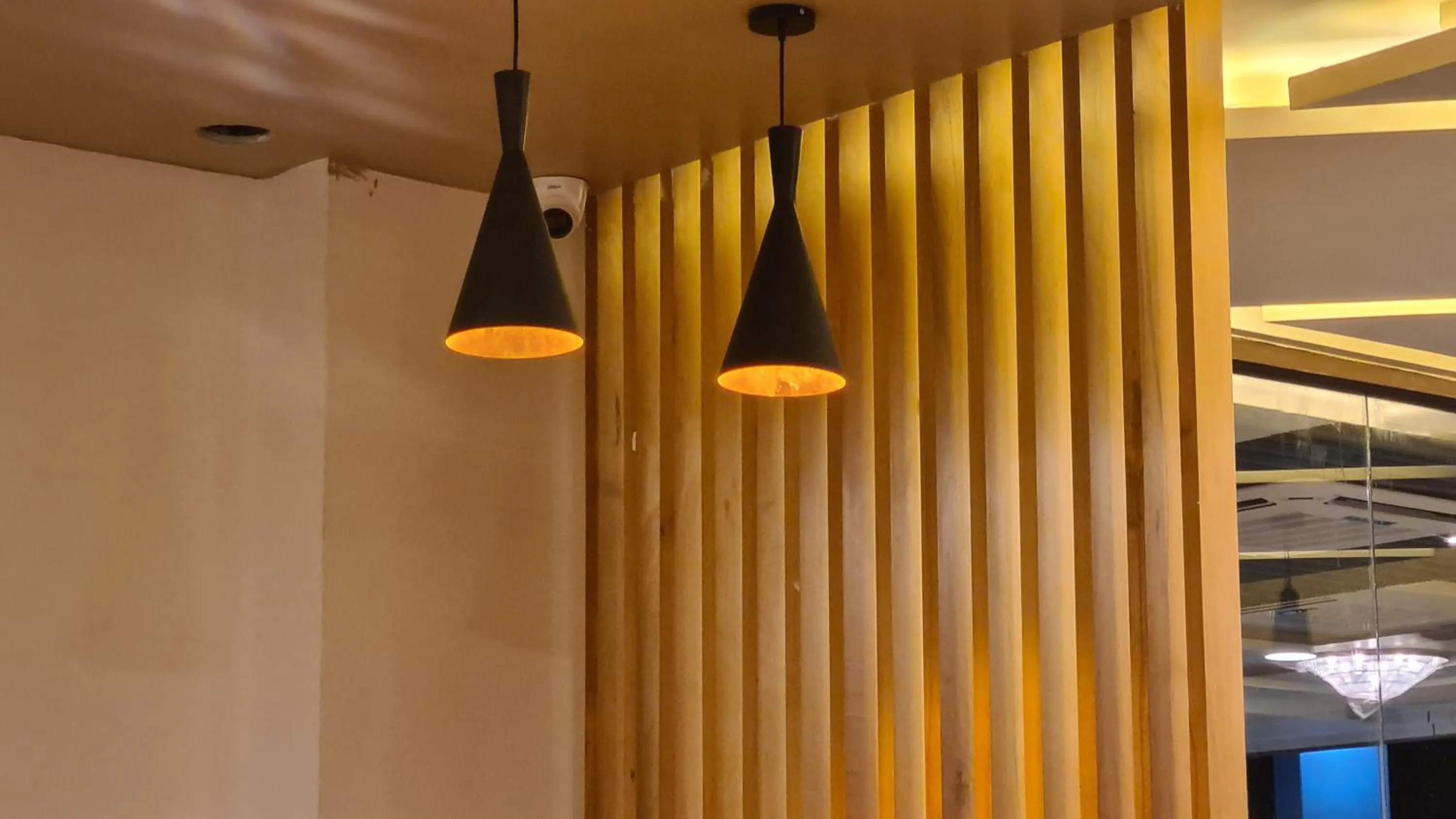 Restaurant/places to eat in Hotel EDEN