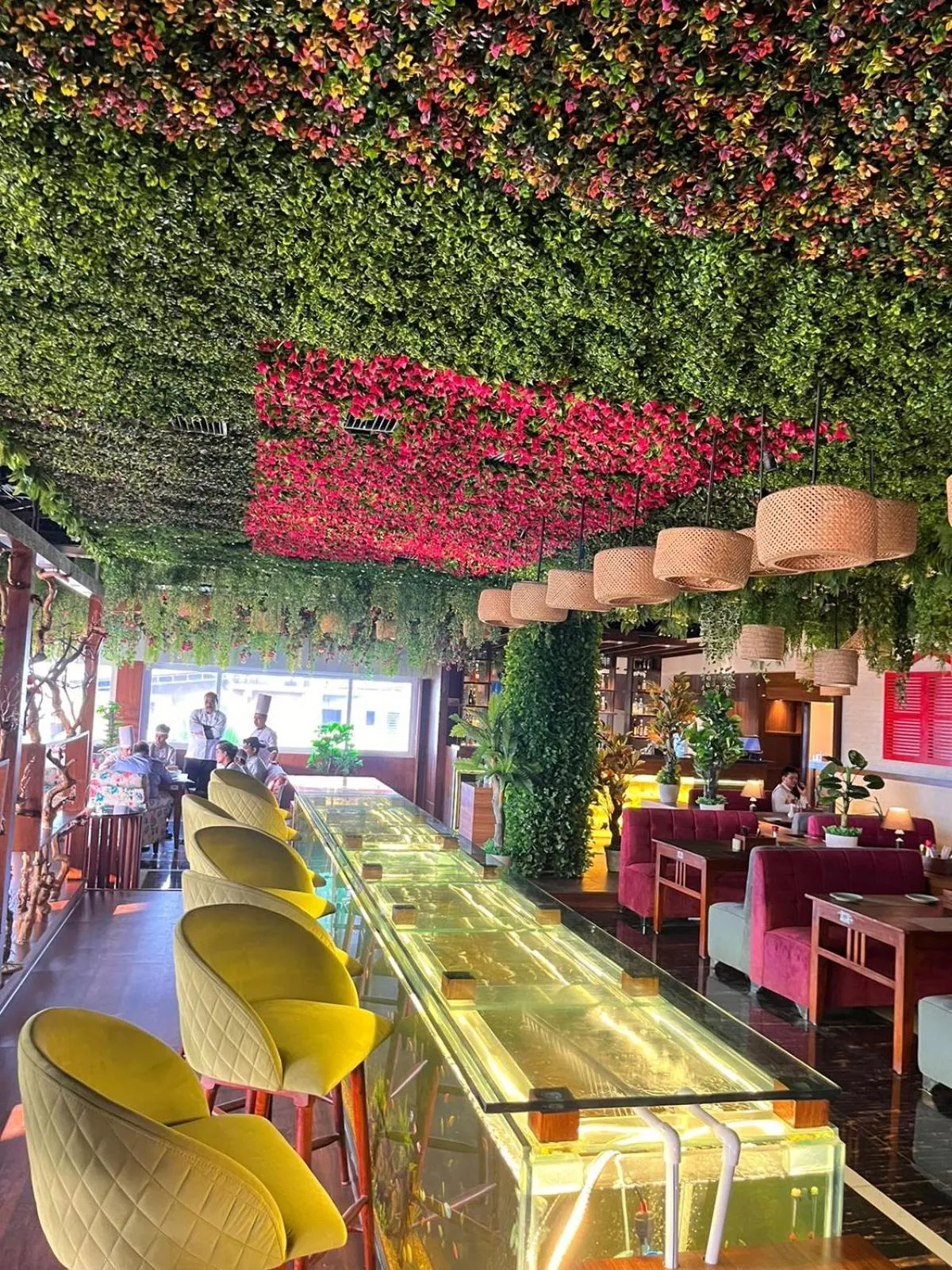 Restaurant/places to eat in Hotel EDEN