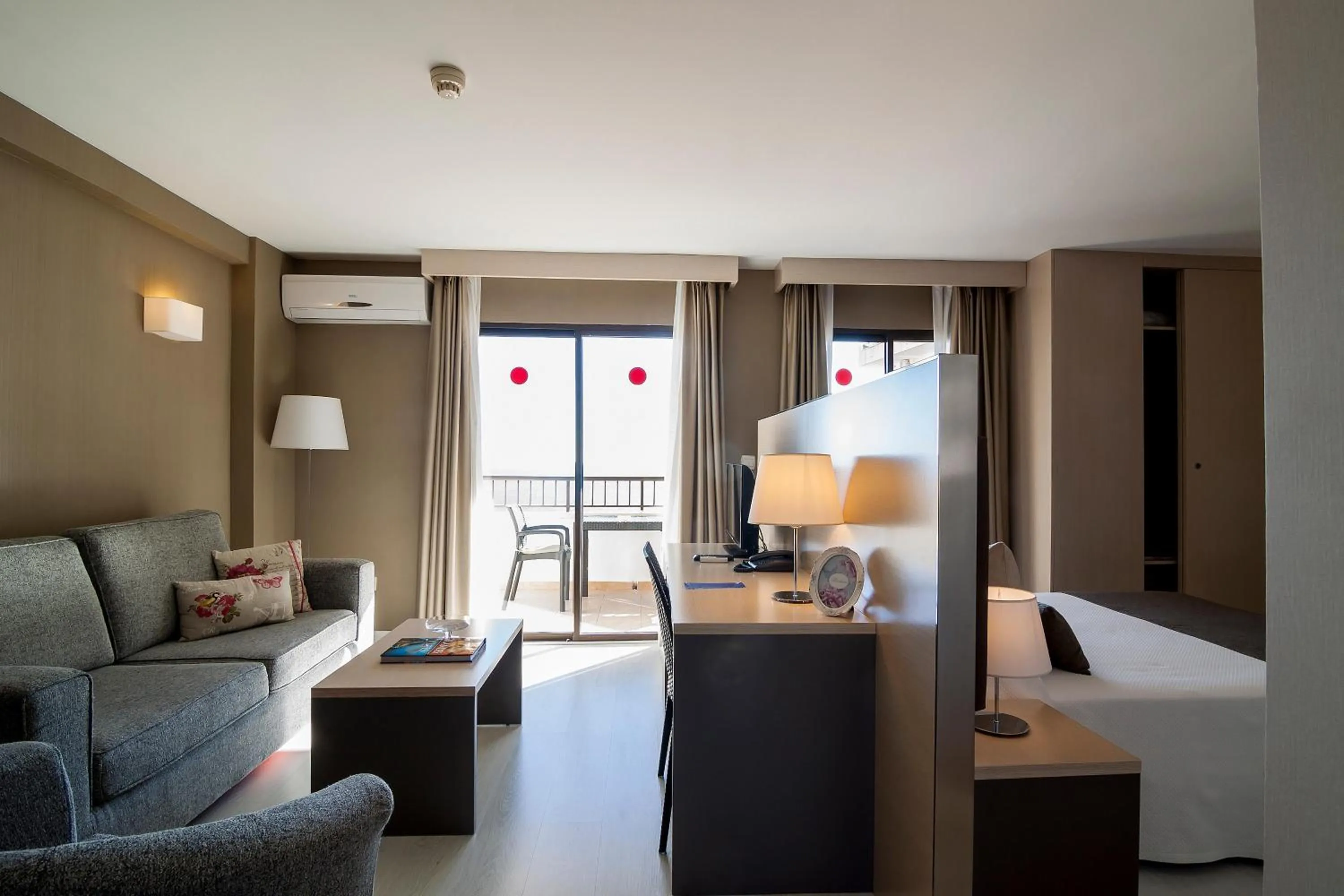 Photo of the whole room in Hotel Playas de Torrevieja