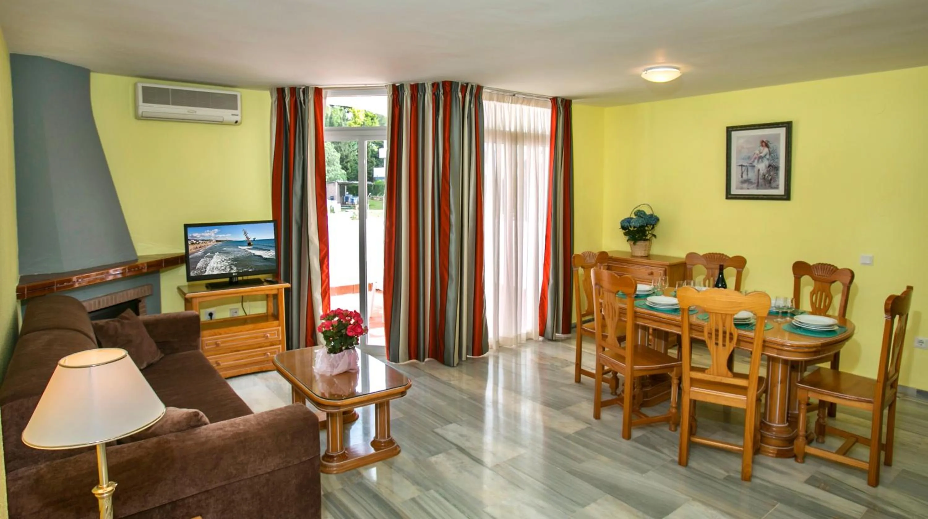 TV and multimedia in Ona Campanario