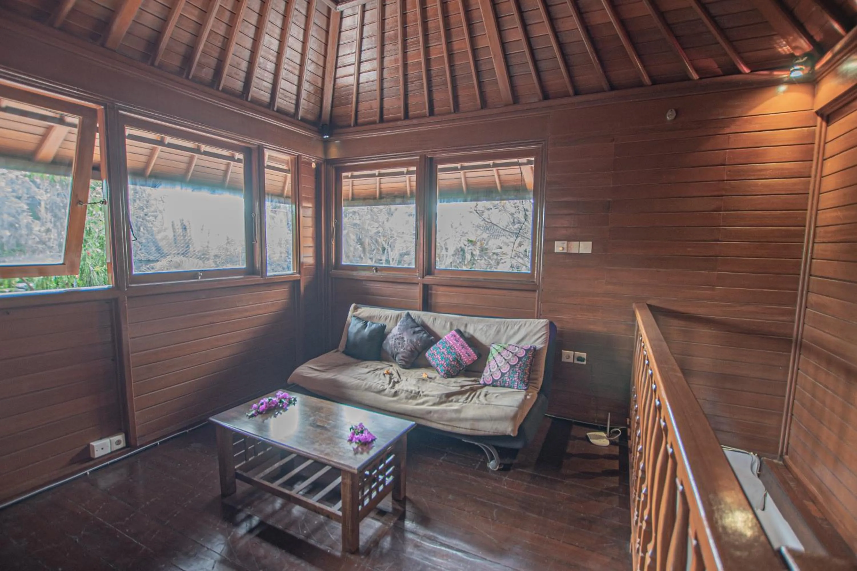 Seating area in Panorama Cottages I