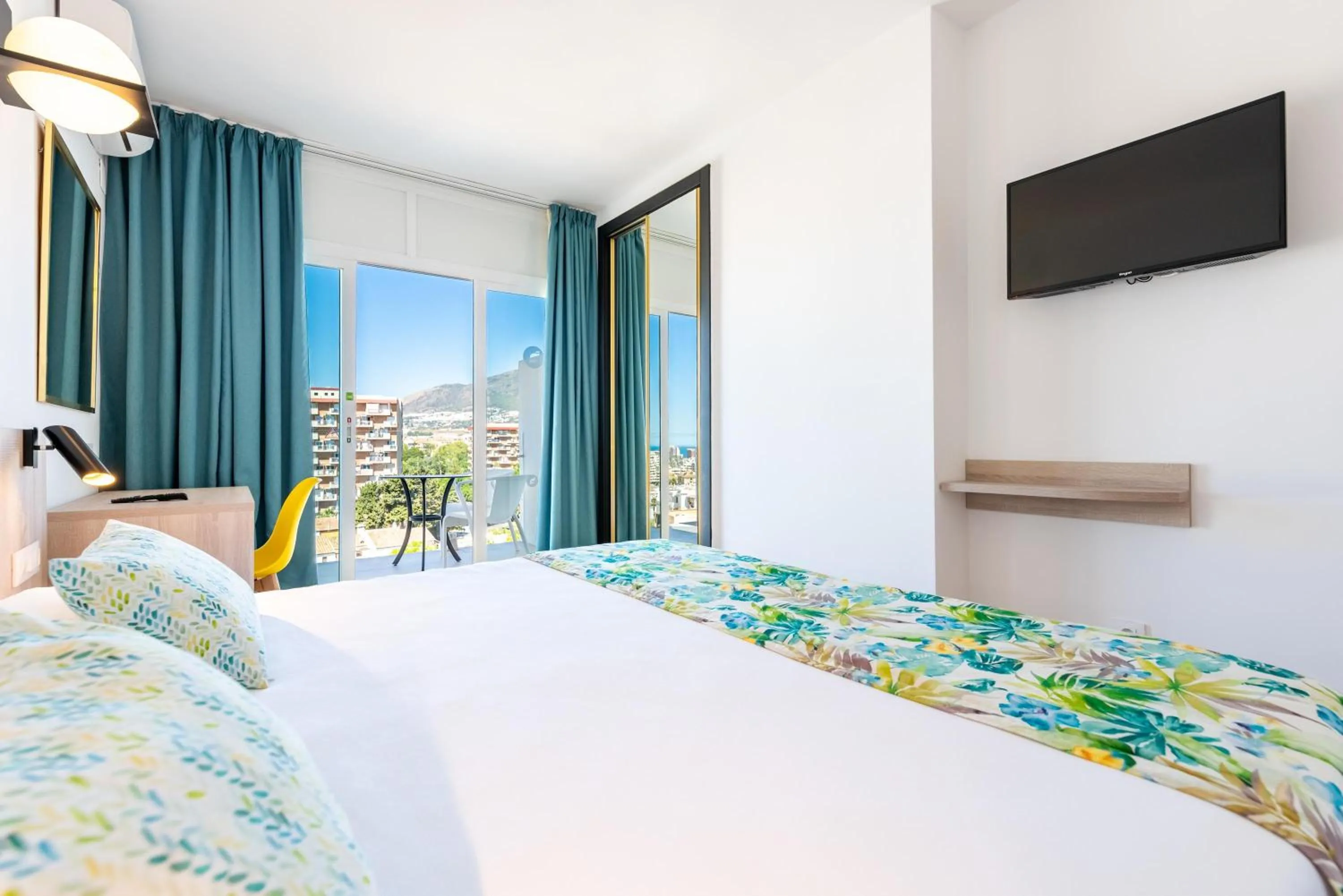 Photo of the whole room, Bed in THB San Fermín