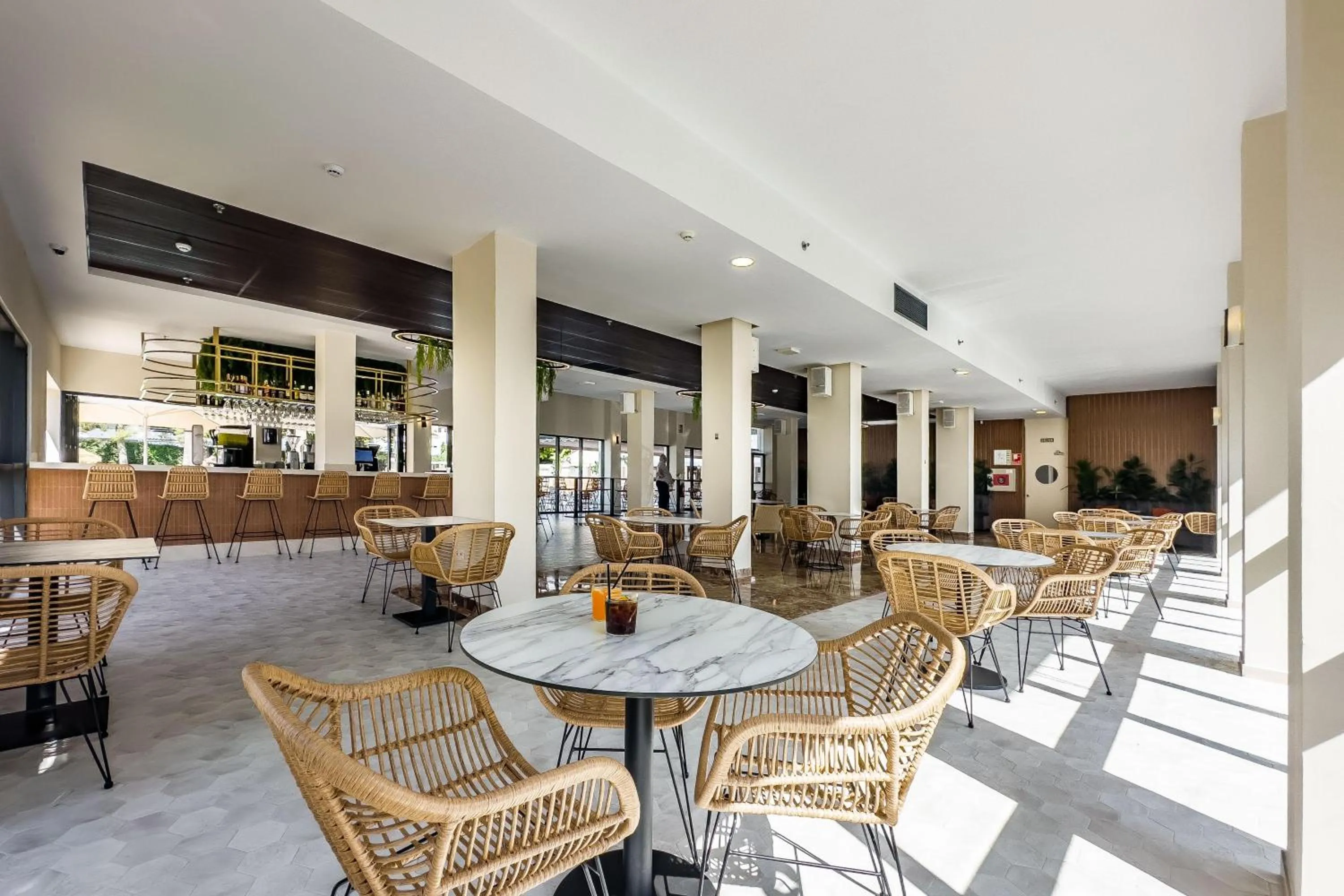 Lounge or bar in THB San Fermín