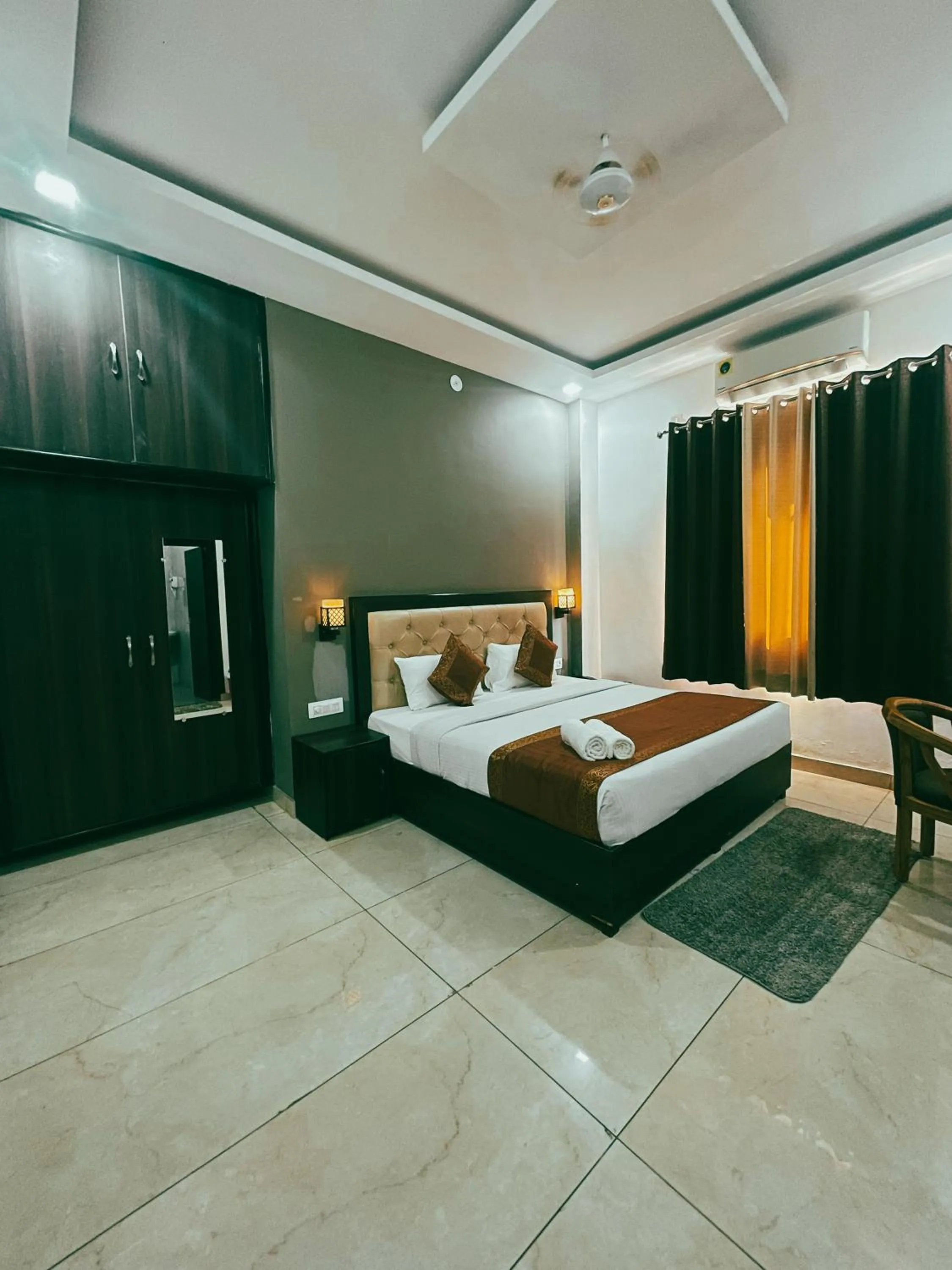 Photo of the whole room, Bed in Blue River Hostel, Rishikesh