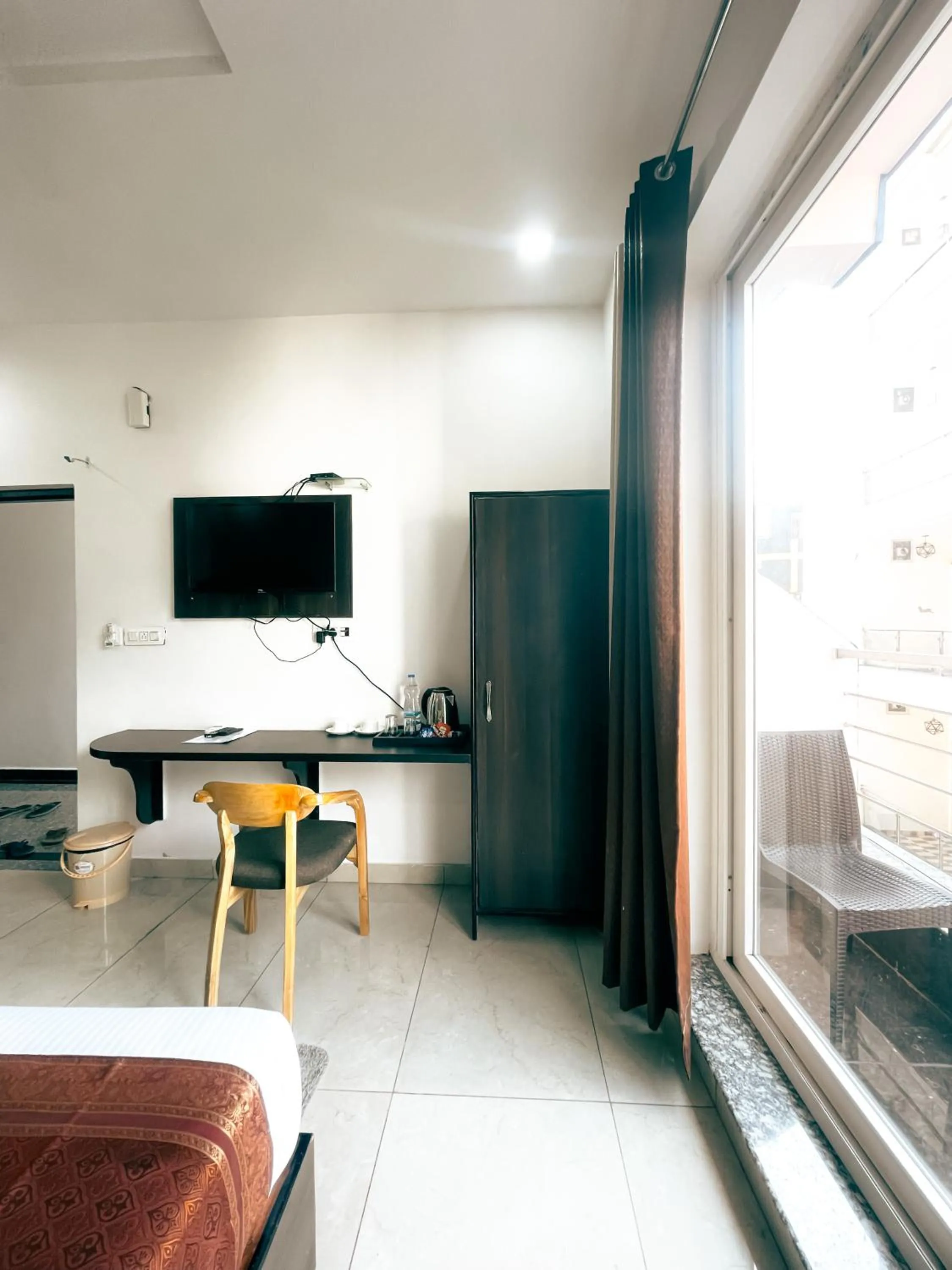 TV and multimedia in Blue River Hostel, Rishikesh