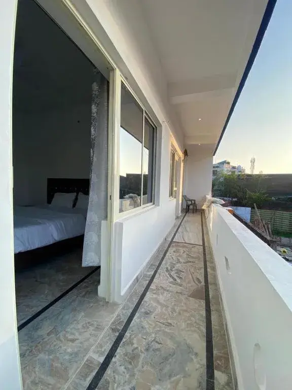 Triple Room with Balcony in Karma Hostel Triple Room with Balcony in Karma Hostel